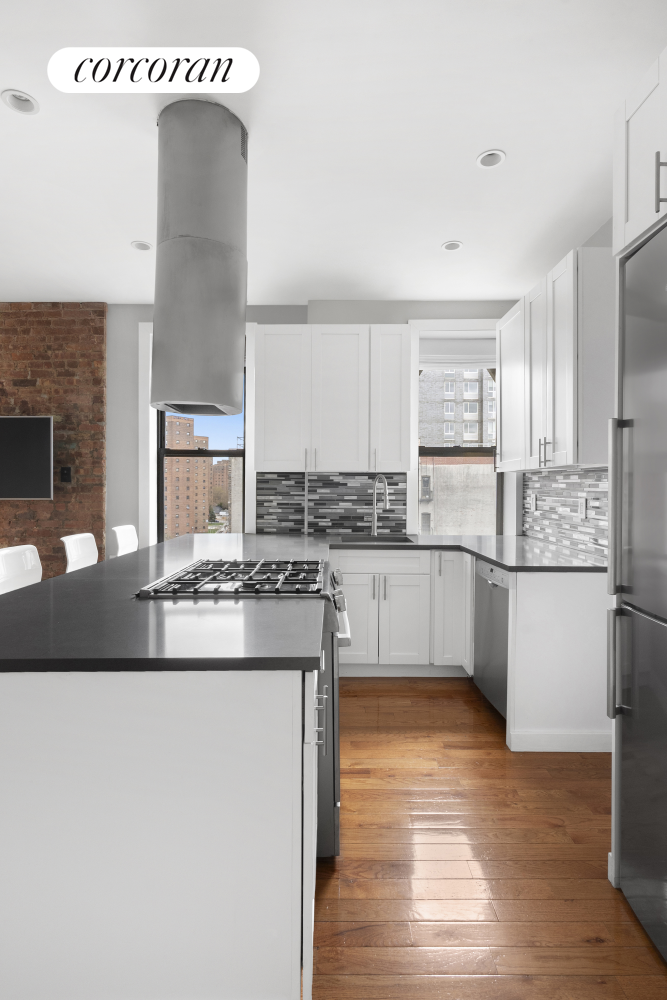 #4 photo, 327 E 3RD Street, マンハッタン East Village , NY 10009