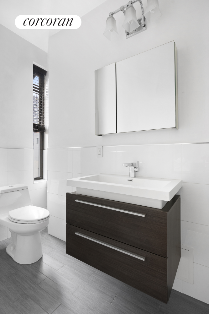 #7 photo, 327 E 3RD Street, マンハッタン East Village , NY 10009