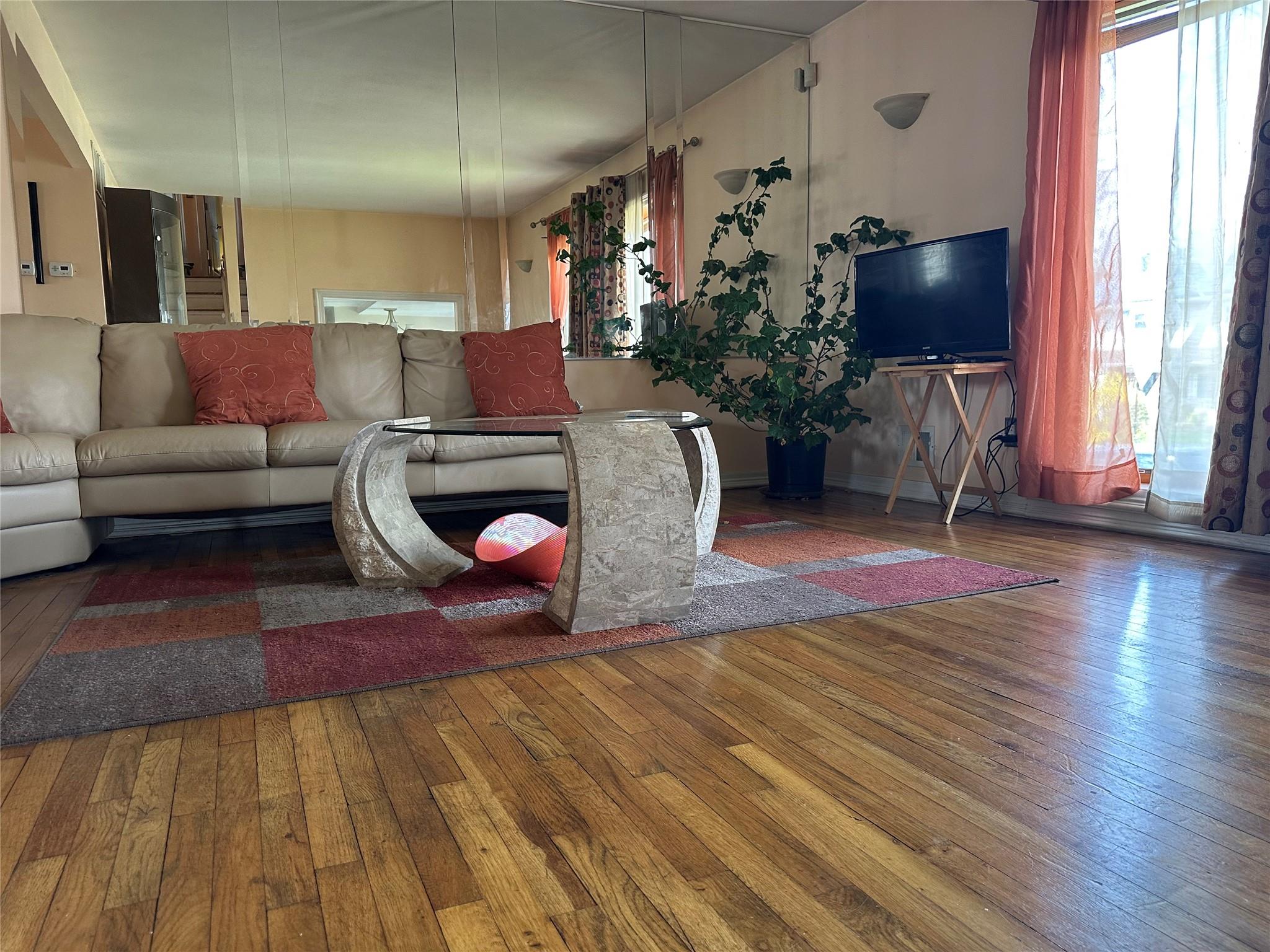 #5 photo, 919 Pinelake Drive, West Hempstead , NY 11552