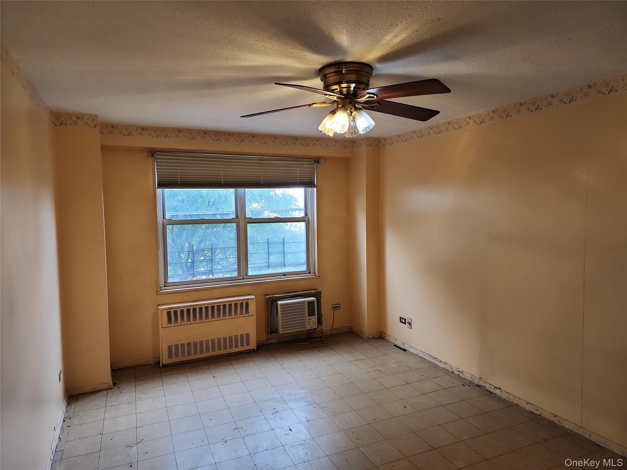 #11 photo, 2550 Olinville Avenue, ブロンクス区 Bronx , NY 10467