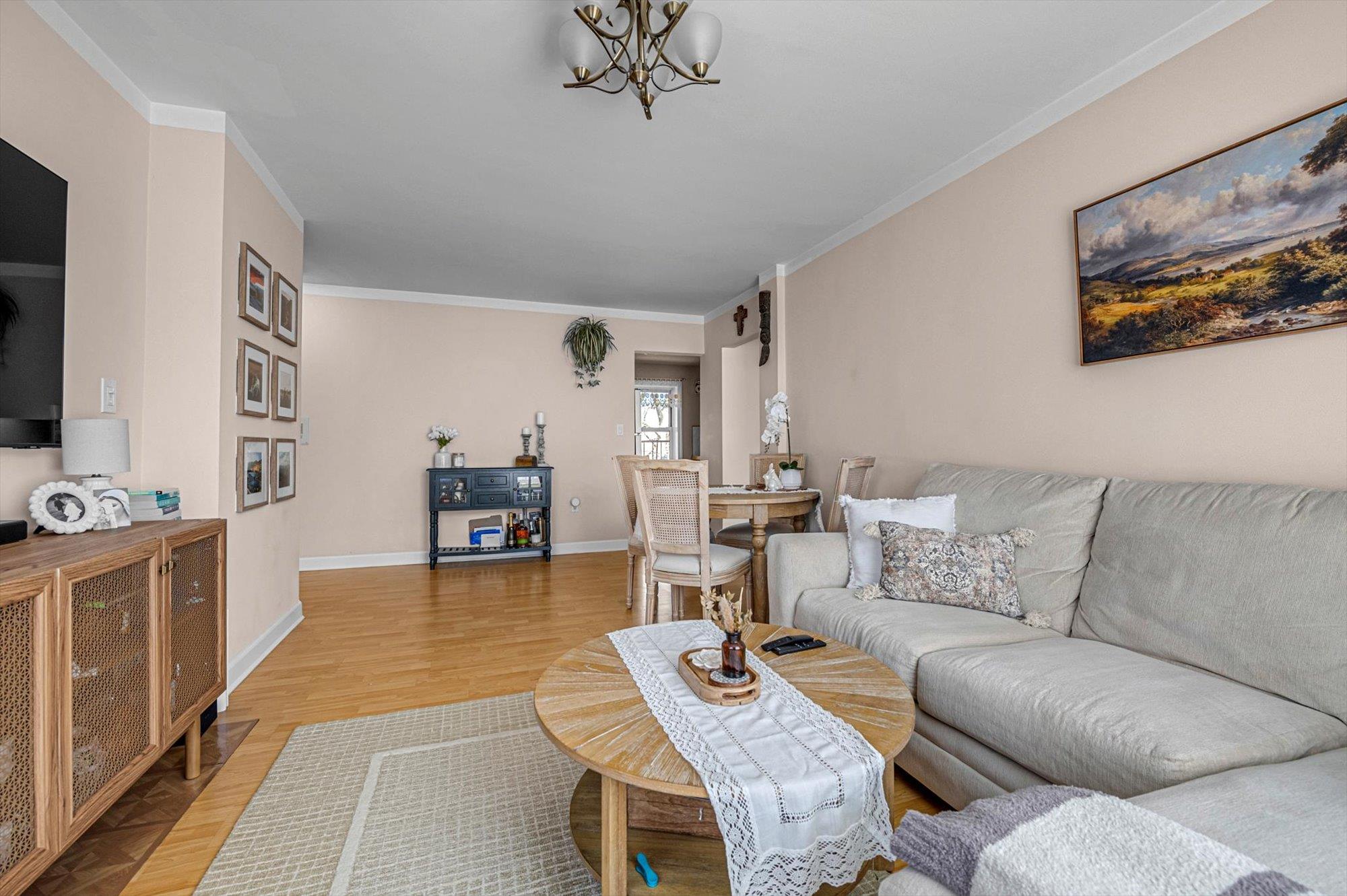 #3 photo, 141-45 78th Road, クイーンズ区 Kew Garden Hills , NY 11367