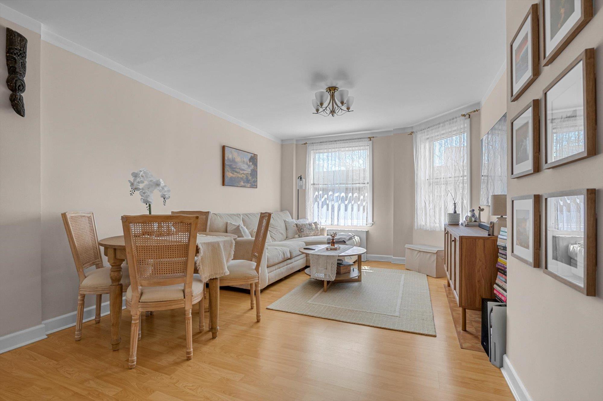 #4 photo, 141-45 78th Road, クイーンズ区 Kew Garden Hills , NY 11367