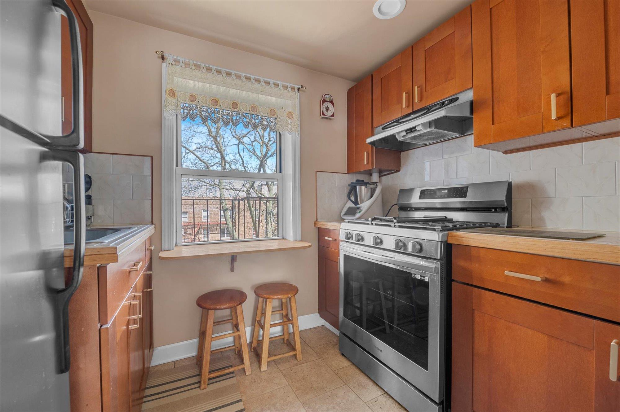 #7 photo, 141-45 78th Road, クイーンズ区 Kew Garden Hills , NY 11367