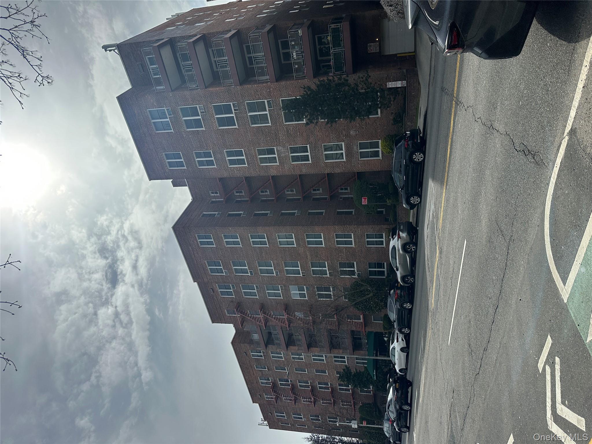 #2 photo, 241-20 Northern Boulevard, クイーンズ区 Douglaston , NY 11362