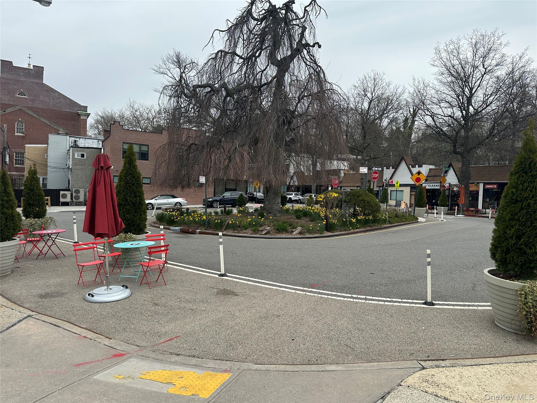 #20 photo, 241-20 Northern Boulevard, クイーンズ区 Douglaston , NY 11362