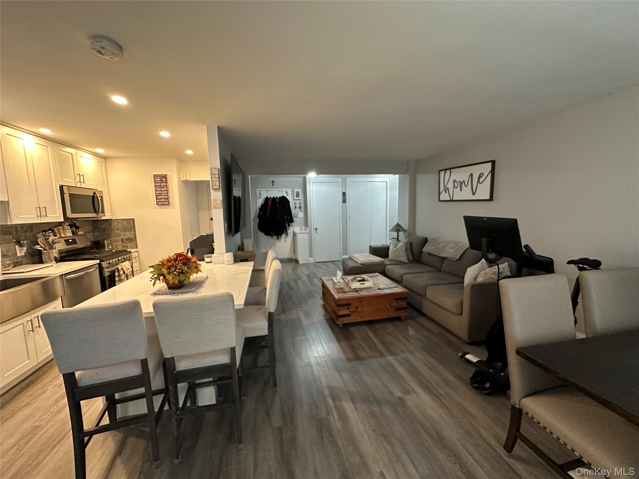 #9 photo, 241-20 Northern Boulevard, クイーンズ区 Douglaston , NY 11362