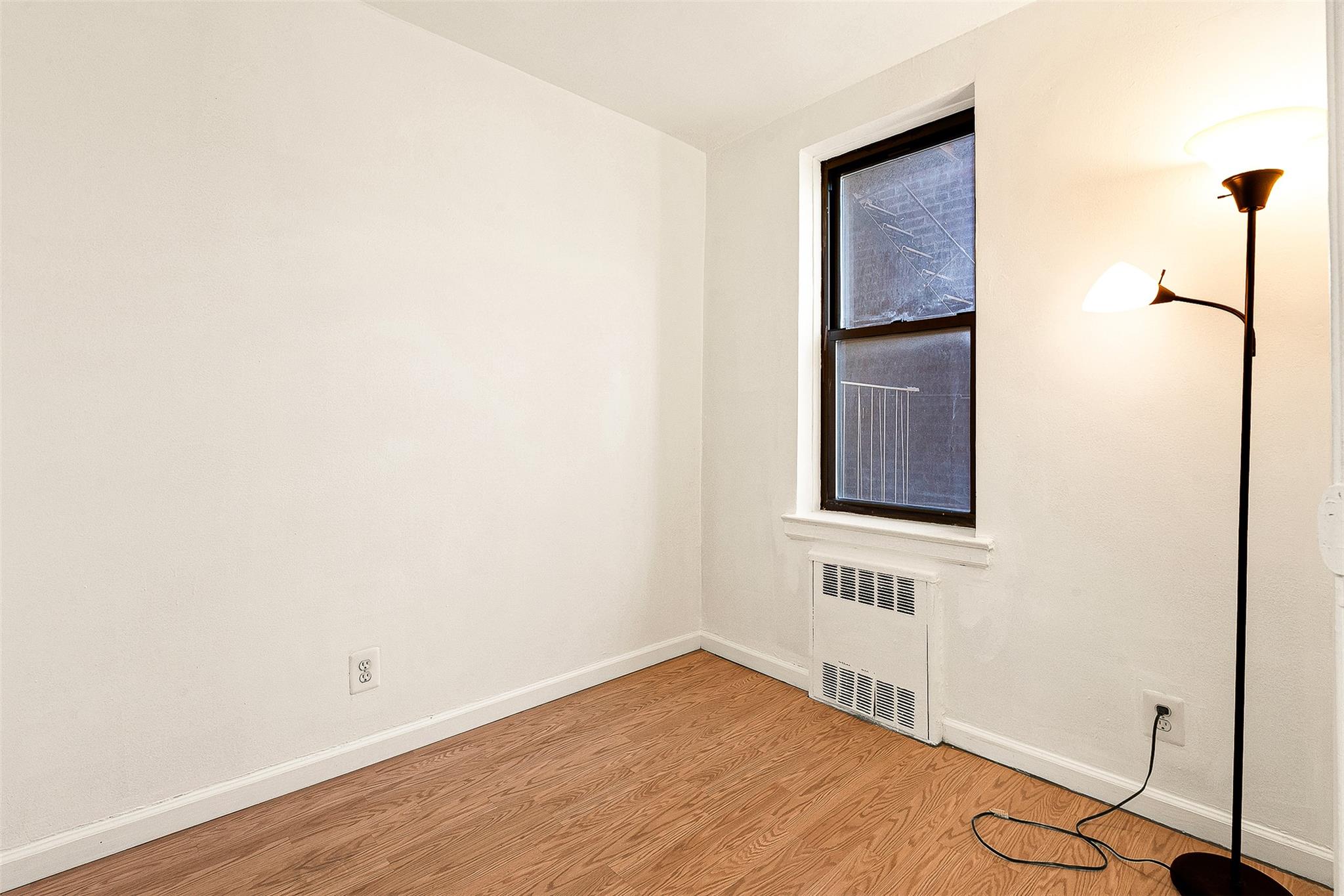 #11 photo, 105-15 66th rd Street, クイーンズ区 Forest Hills , NY 11375