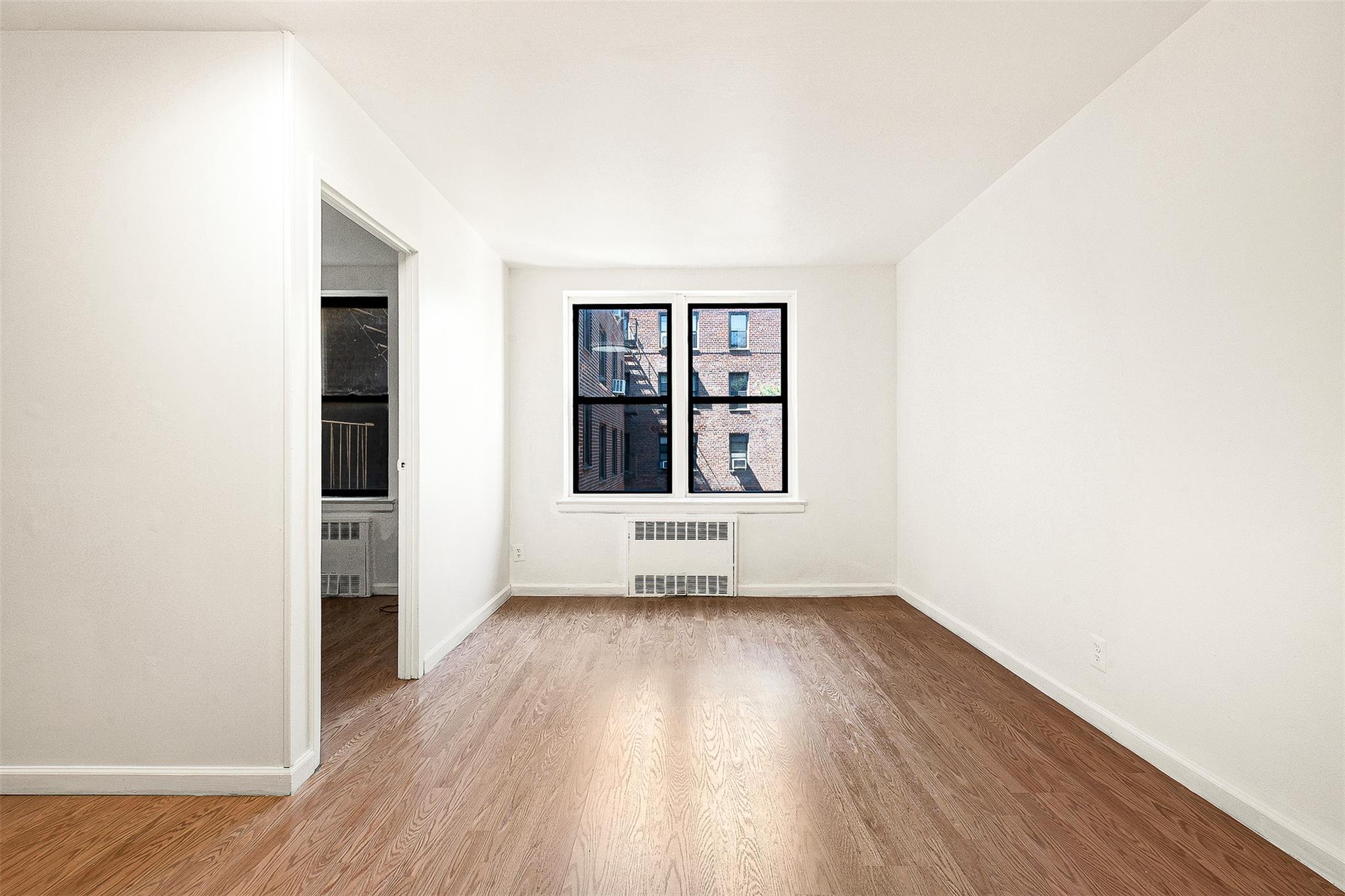 #13 photo, 105-15 66th rd Street, クイーンズ区 Forest Hills , NY 11375