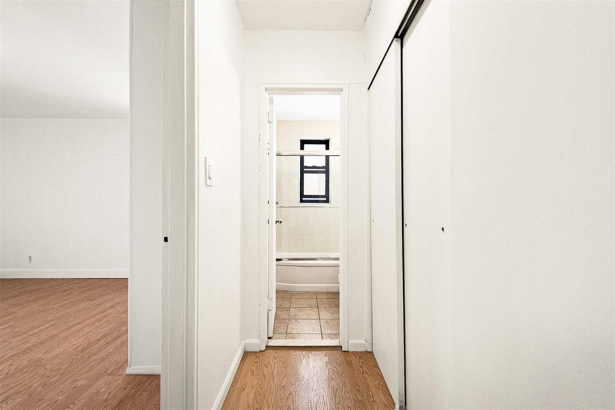 #17 photo, 105-15 66th rd Street, クイーンズ区 Forest Hills , NY 11375