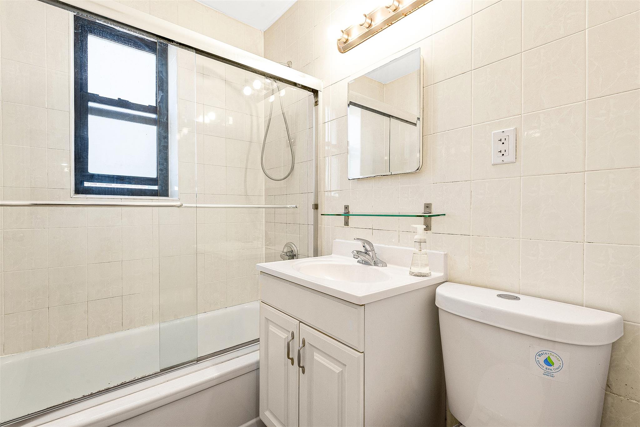 #18 photo, 105-15 66th rd Street, クイーンズ区 Forest Hills , NY 11375