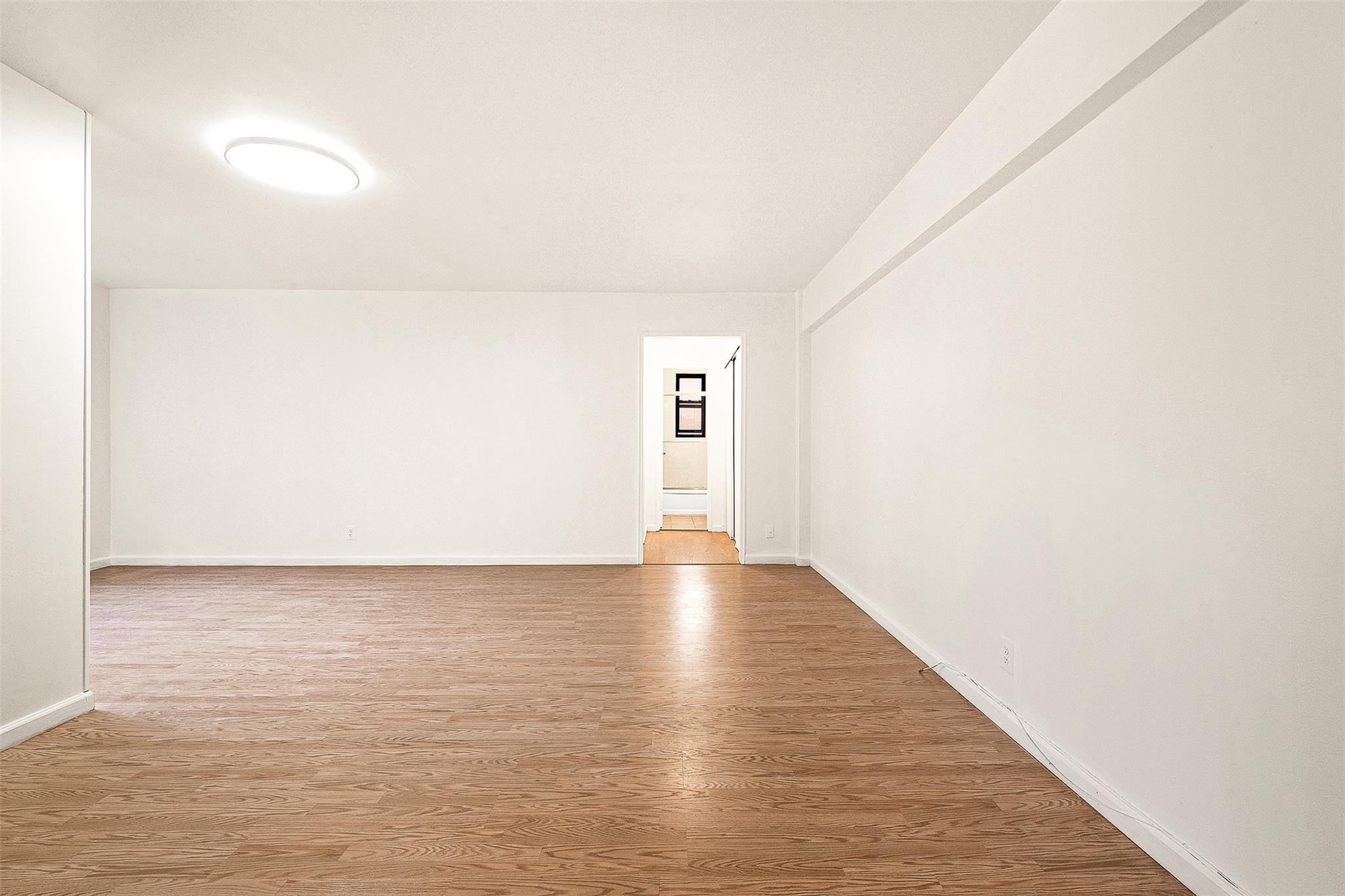 #3 photo, 105-15 66th rd Street, クイーンズ区 Forest Hills , NY 11375