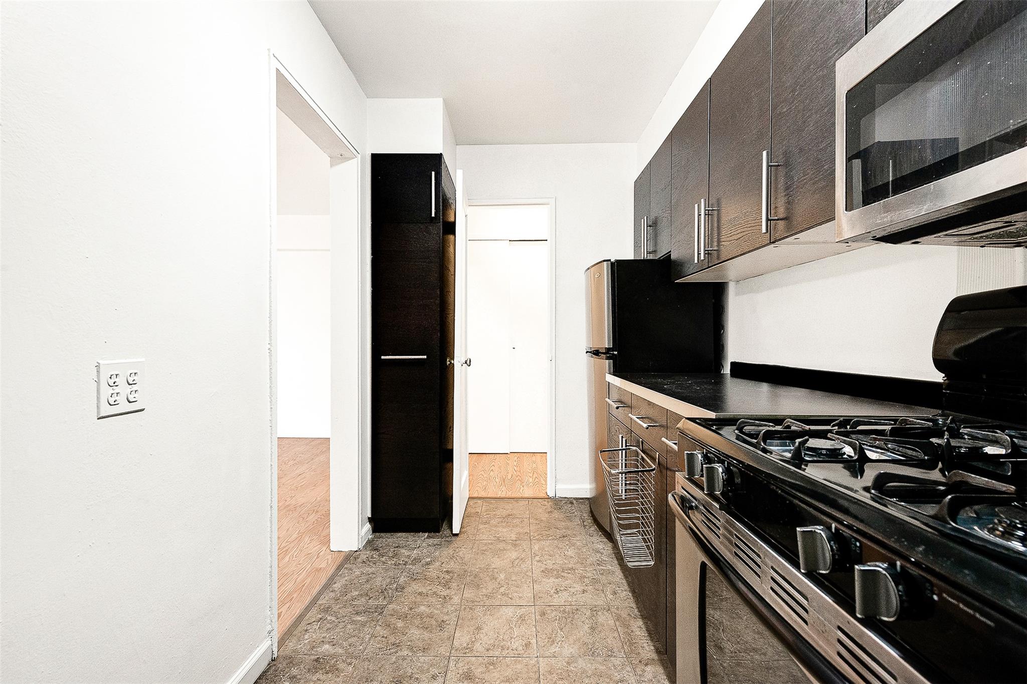 #5 photo, 105-15 66th rd Street, クイーンズ区 Forest Hills , NY 11375