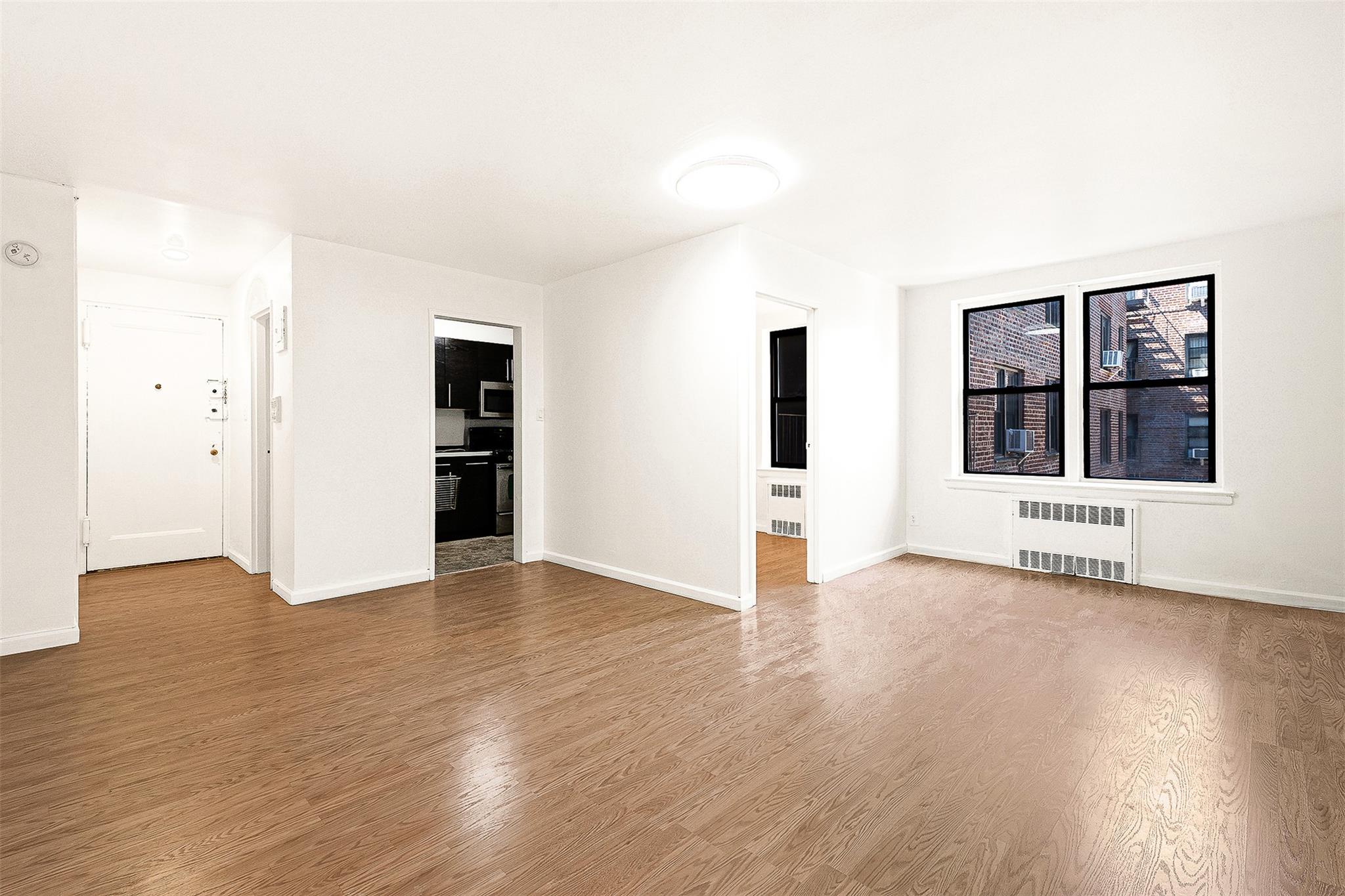 #7 photo, 105-15 66th rd Street, クイーンズ区 Forest Hills , NY 11375