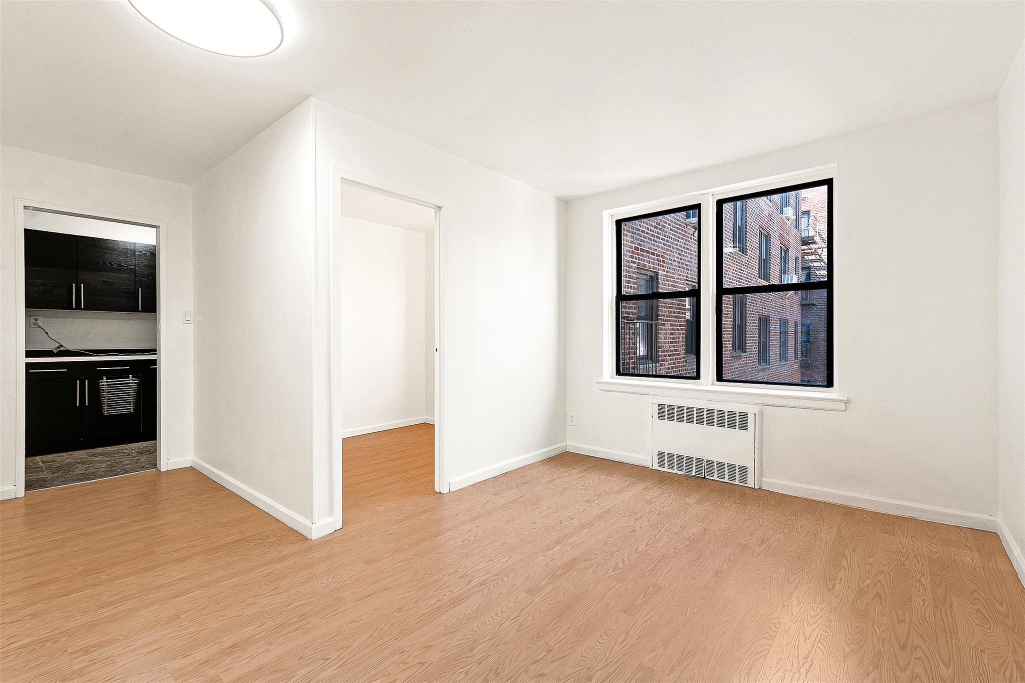 #8 photo, 105-15 66th rd Street, クイーンズ区 Forest Hills , NY 11375