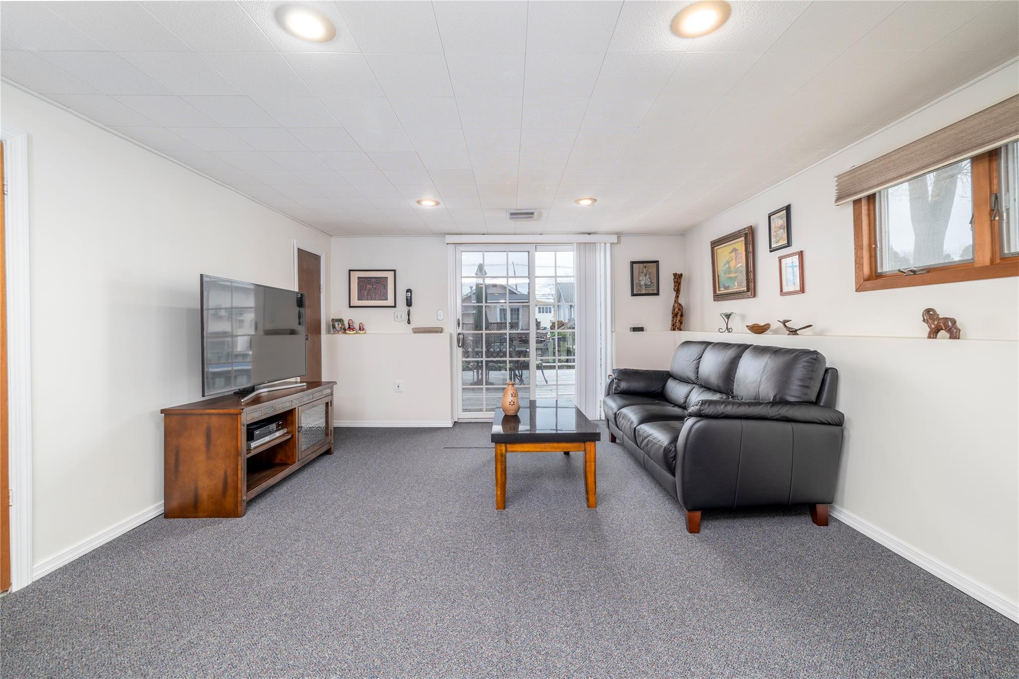 #18 photo, 465 Nassau Avenue, Freeport , NY 11520