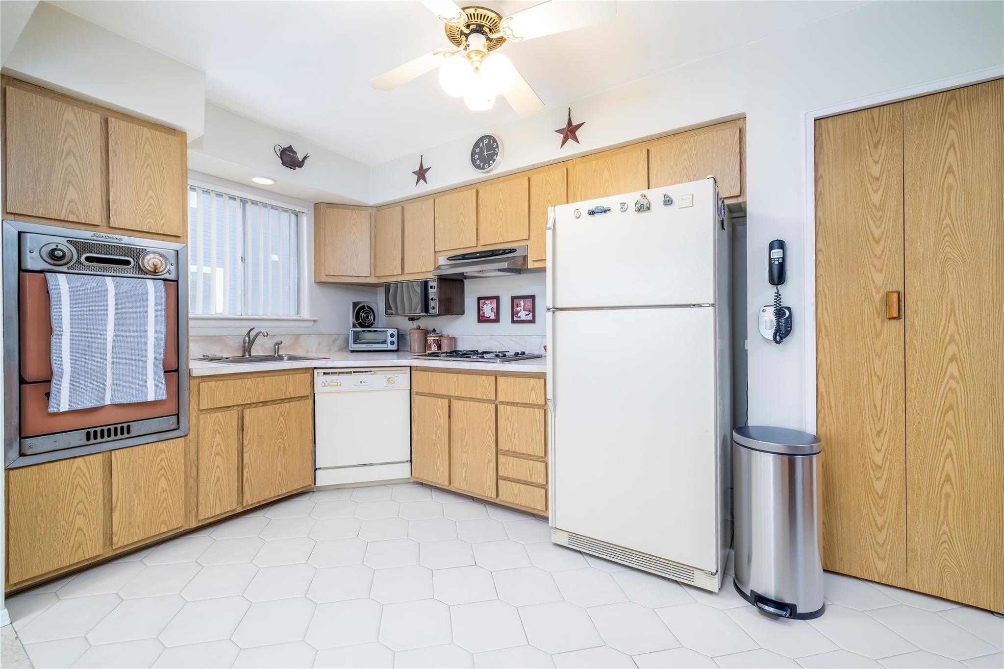 #7 photo, 465 Nassau Avenue, Freeport , NY 11520