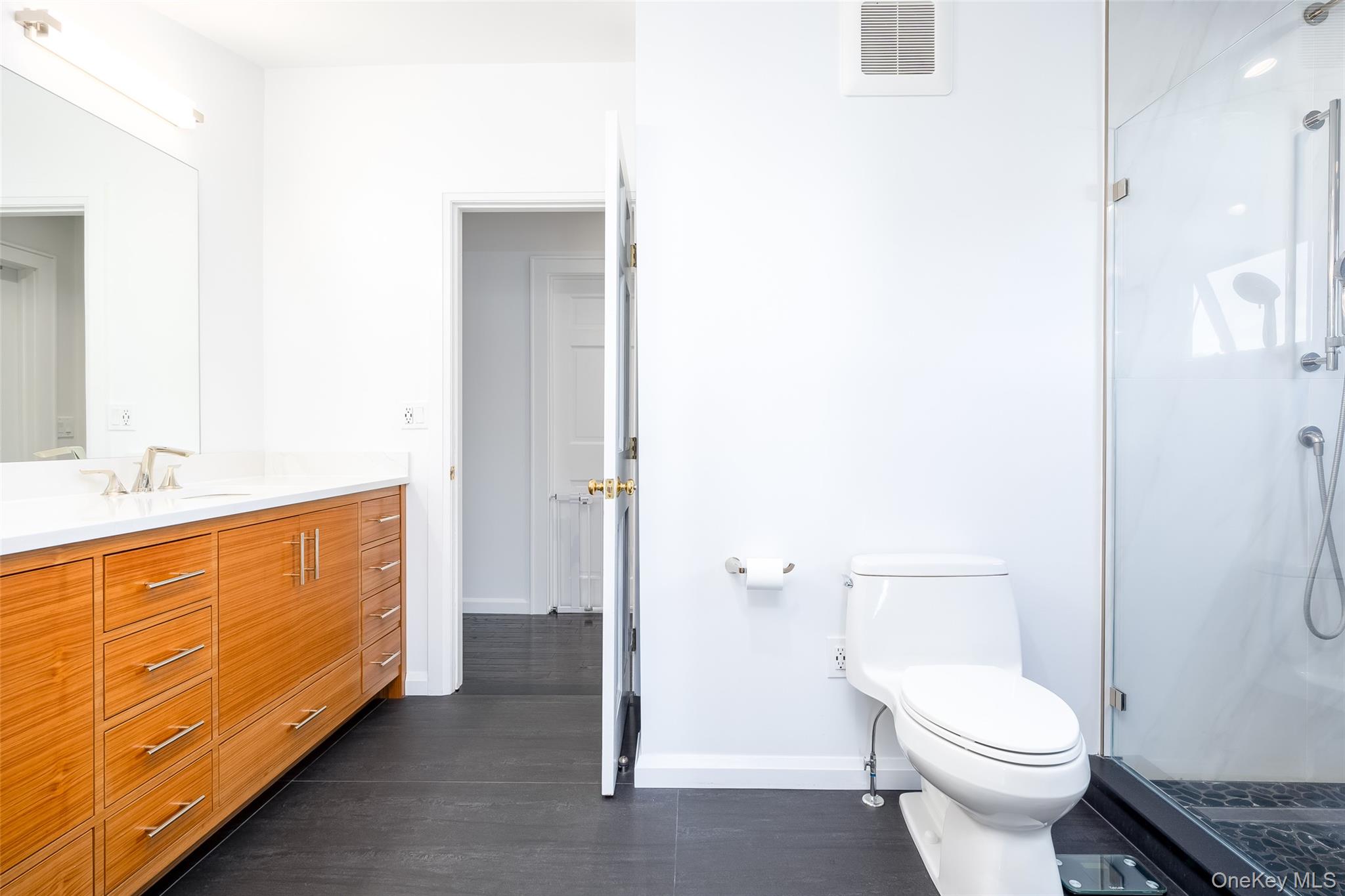 #18 photo, 60A Union Avenue, サフォーク郡 Center Moriches , NY 11934