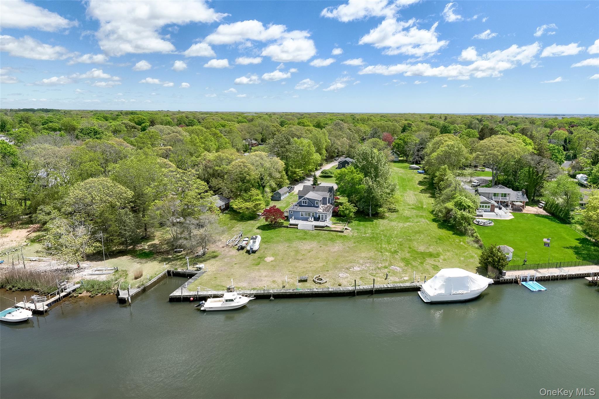 #2 photo, 60A Union Avenue, サフォーク郡 Center Moriches , NY 11934