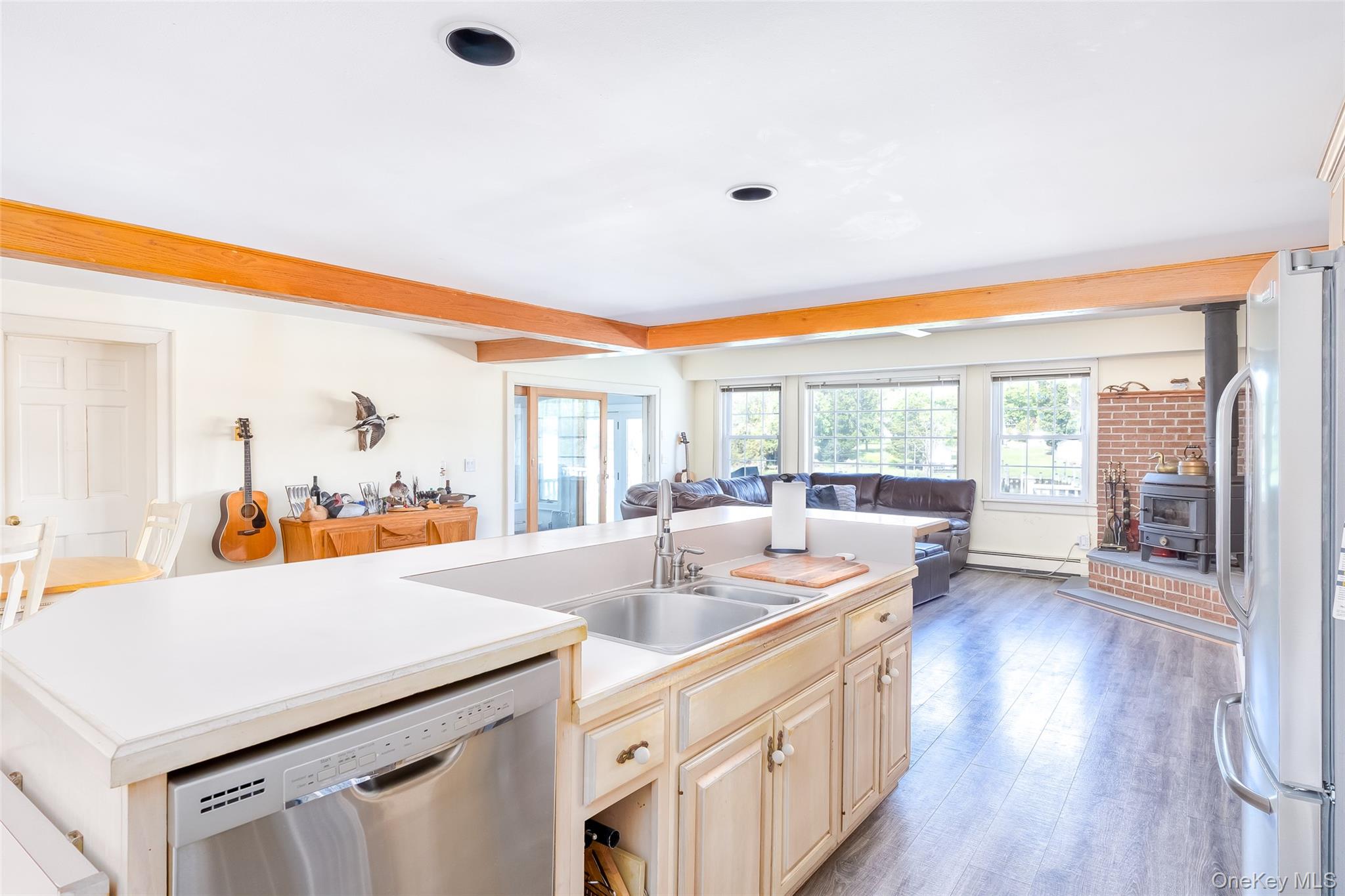 #6 photo, 60A Union Avenue, サフォーク郡 Center Moriches , NY 11934