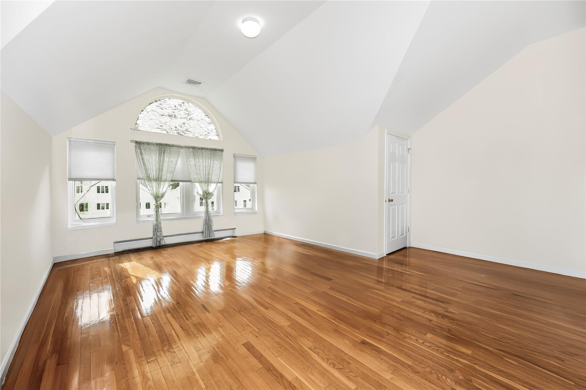 #7 photo, 114 Outlook Avenue, 布朗士 Bronx , NY 10465