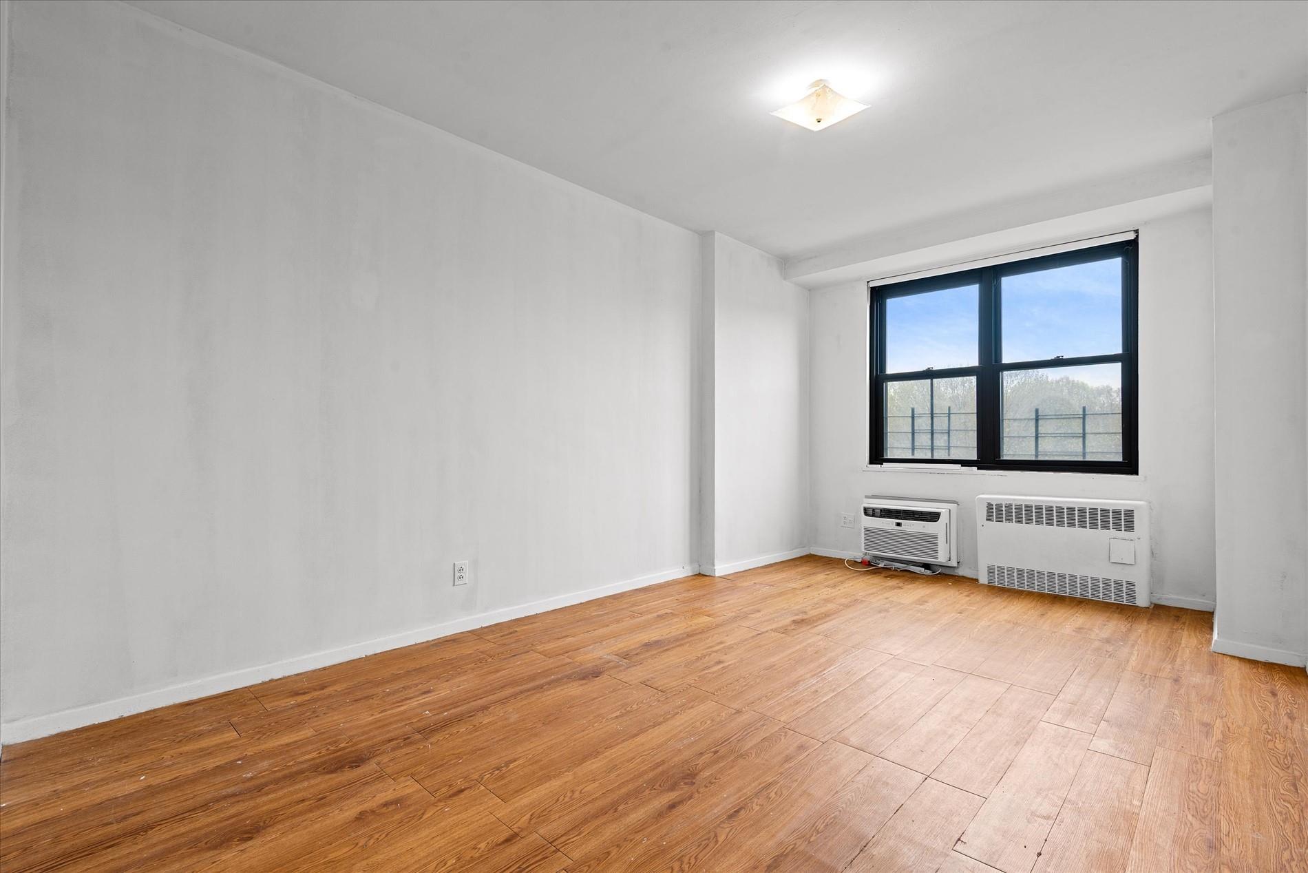 #11 photo, 90-60 Union Turnpike, クイーンズ区 Glendale , NY 11385