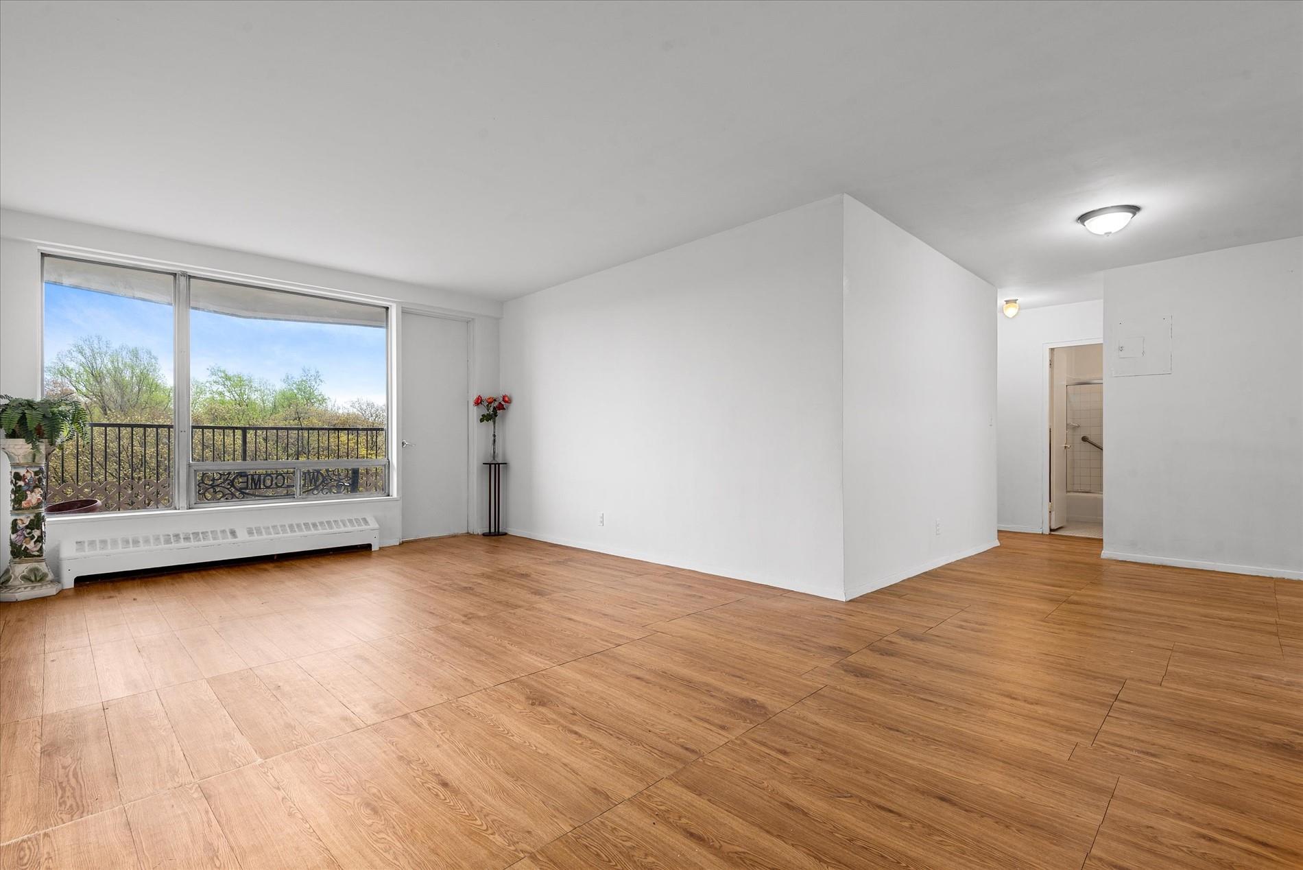 #5 photo, 90-60 Union Turnpike, クイーンズ区 Glendale , NY 11385