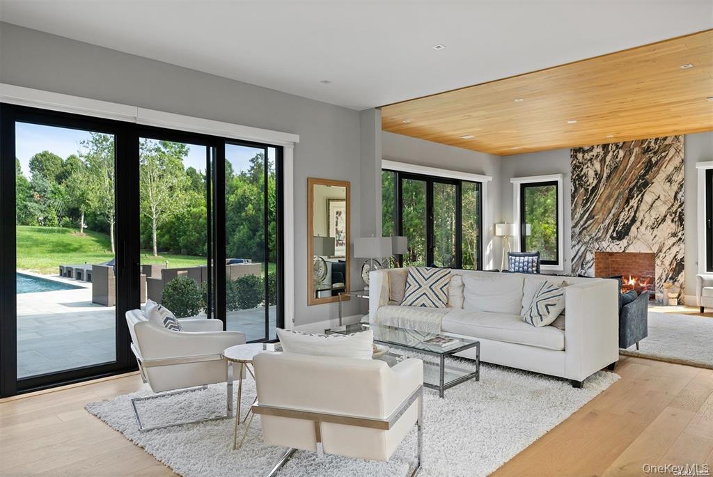 #8 photo, 276 N Main Street, サフォーク郡 Southampton , NY 11968