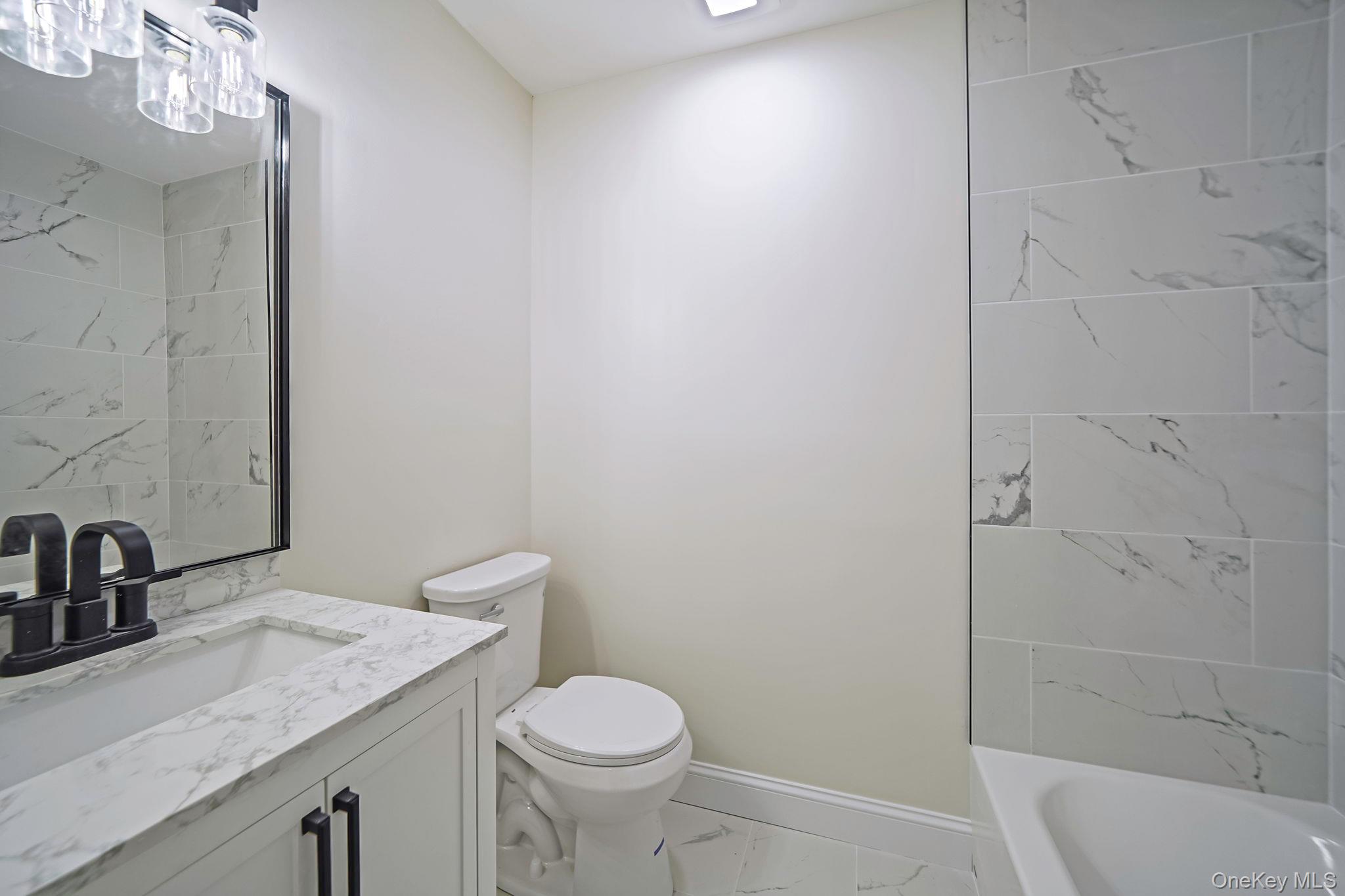 #13 photo, 51 Pointe Circle, サフォーク郡 Coram , NY 11727