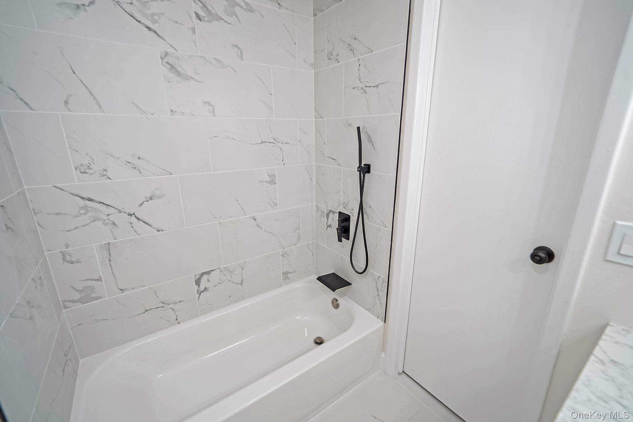 #14 photo, 51 Pointe Circle, サフォーク郡 Coram , NY 11727