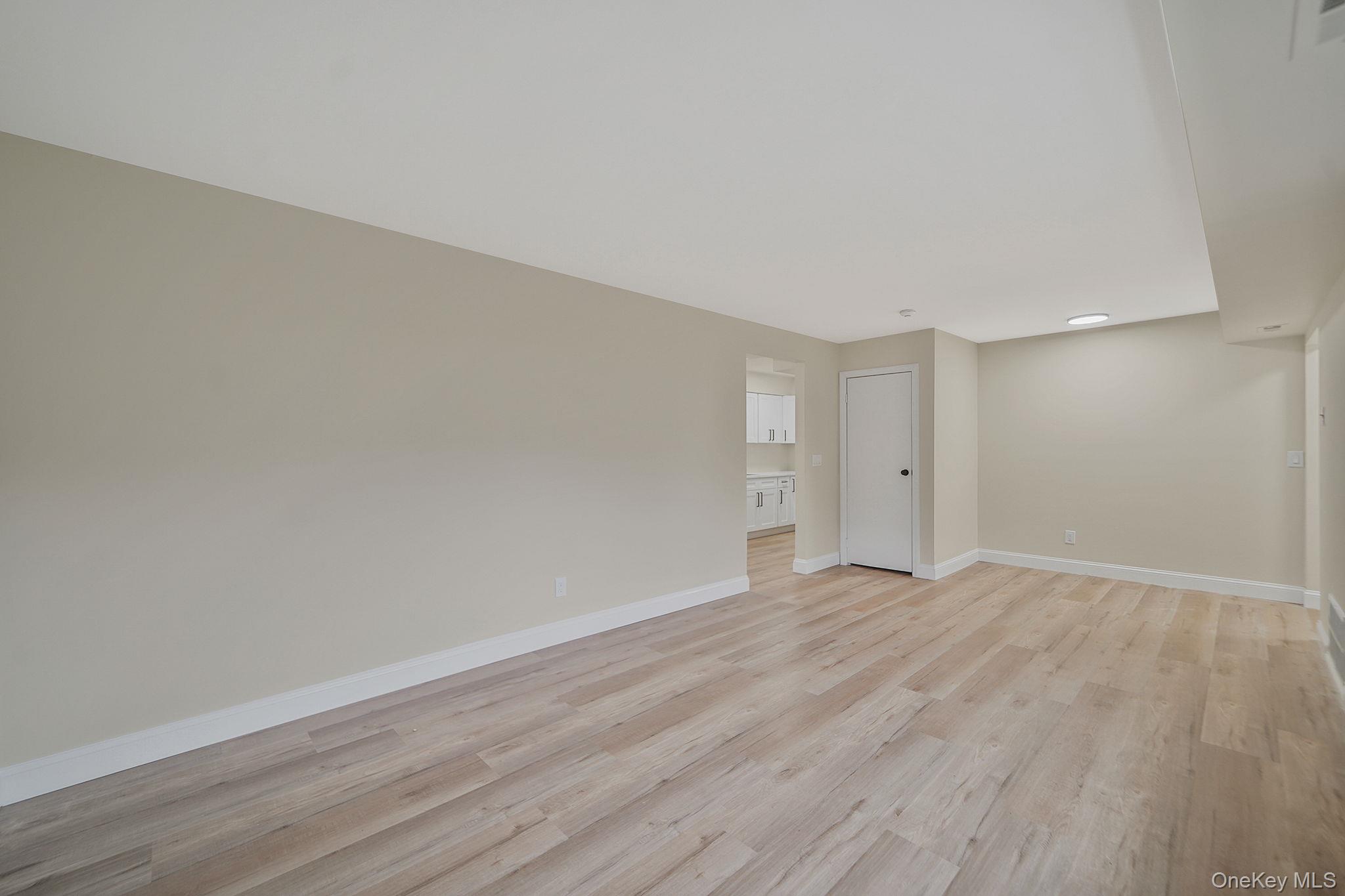 #7 photo, 51 Pointe Circle, サフォーク郡 Coram , NY 11727