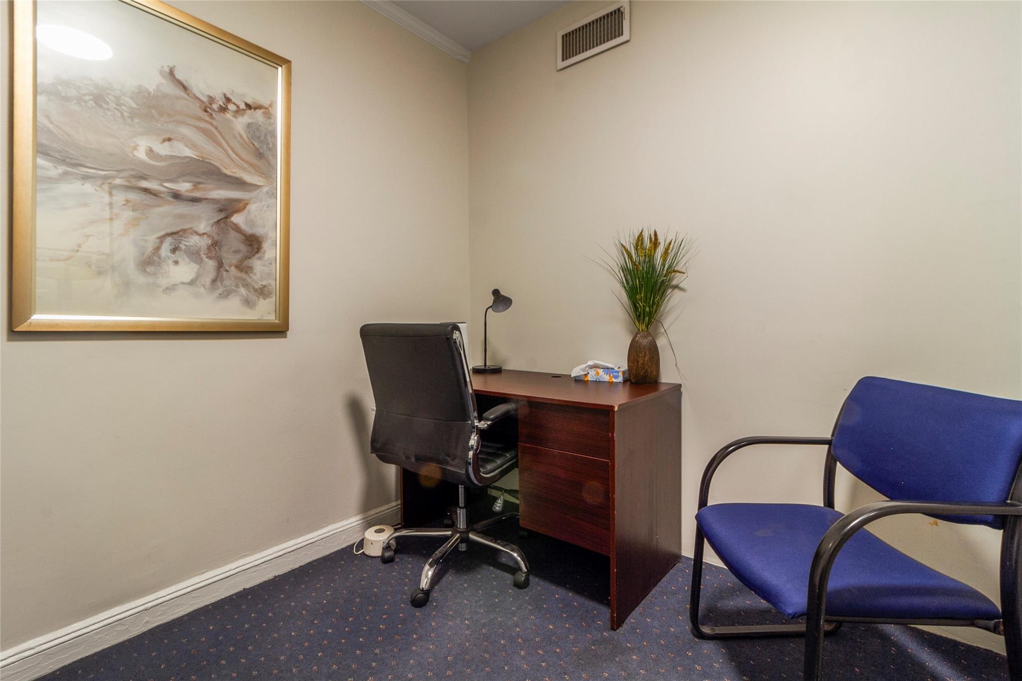 #17 photo, 98-120 Queens Boulevard, クイーンズ区 Rego Park , NY 11374