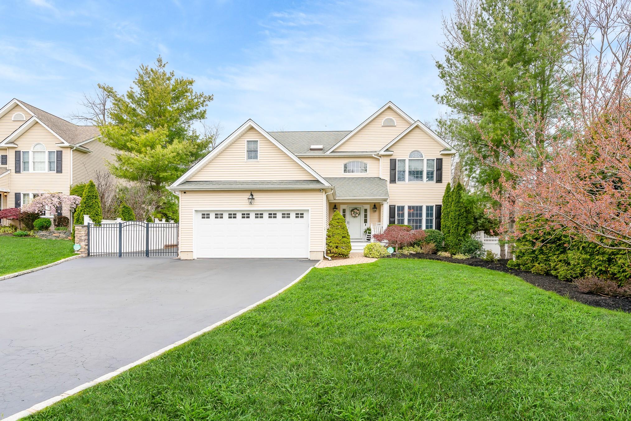 #1 photo, 14 Franciscan Lane, Smithtown , NY 11787