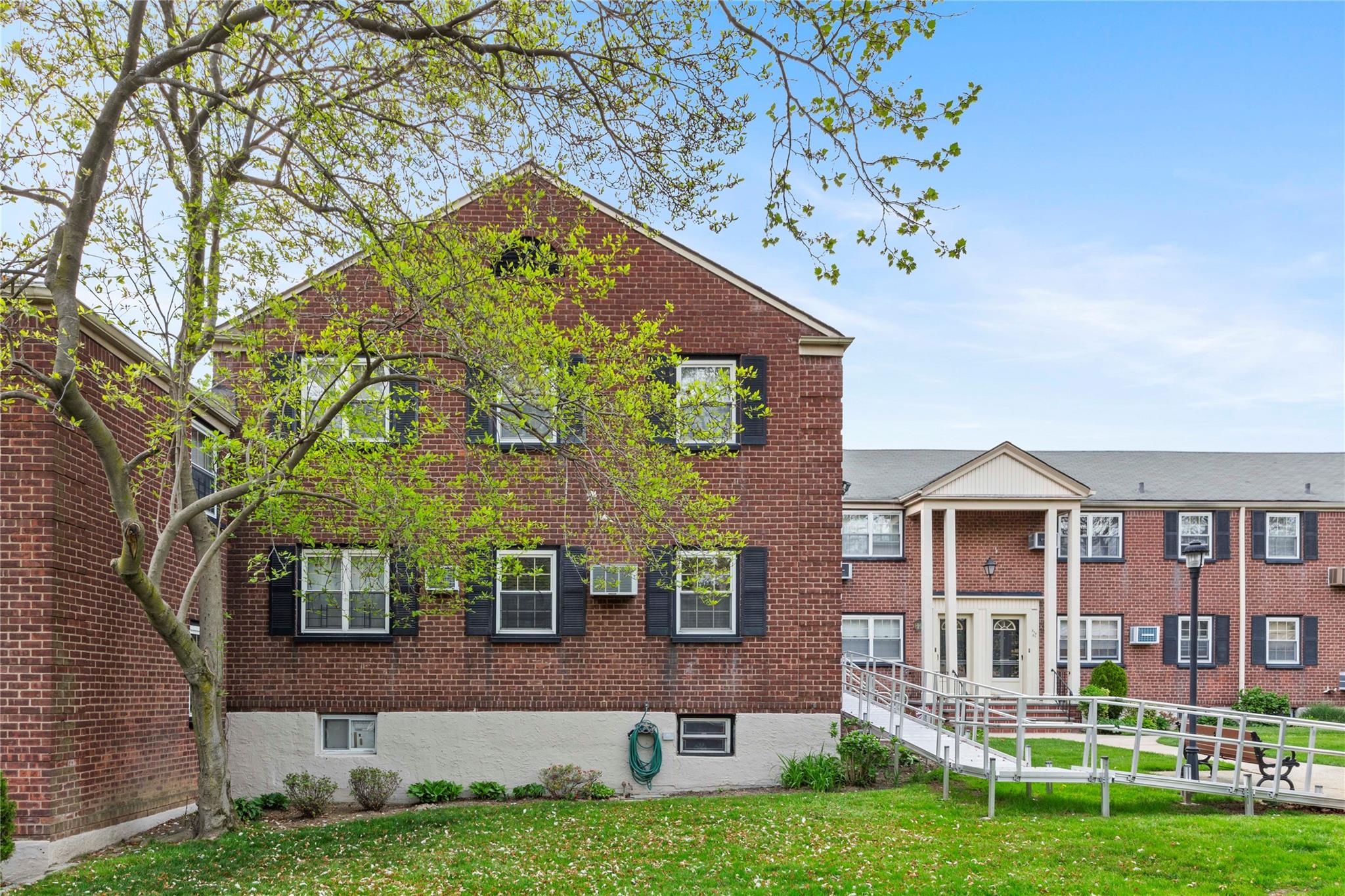 #11 photo, 213-15 73rd Avenue, কুইন্‌স Oakland Gardens , NY 11364