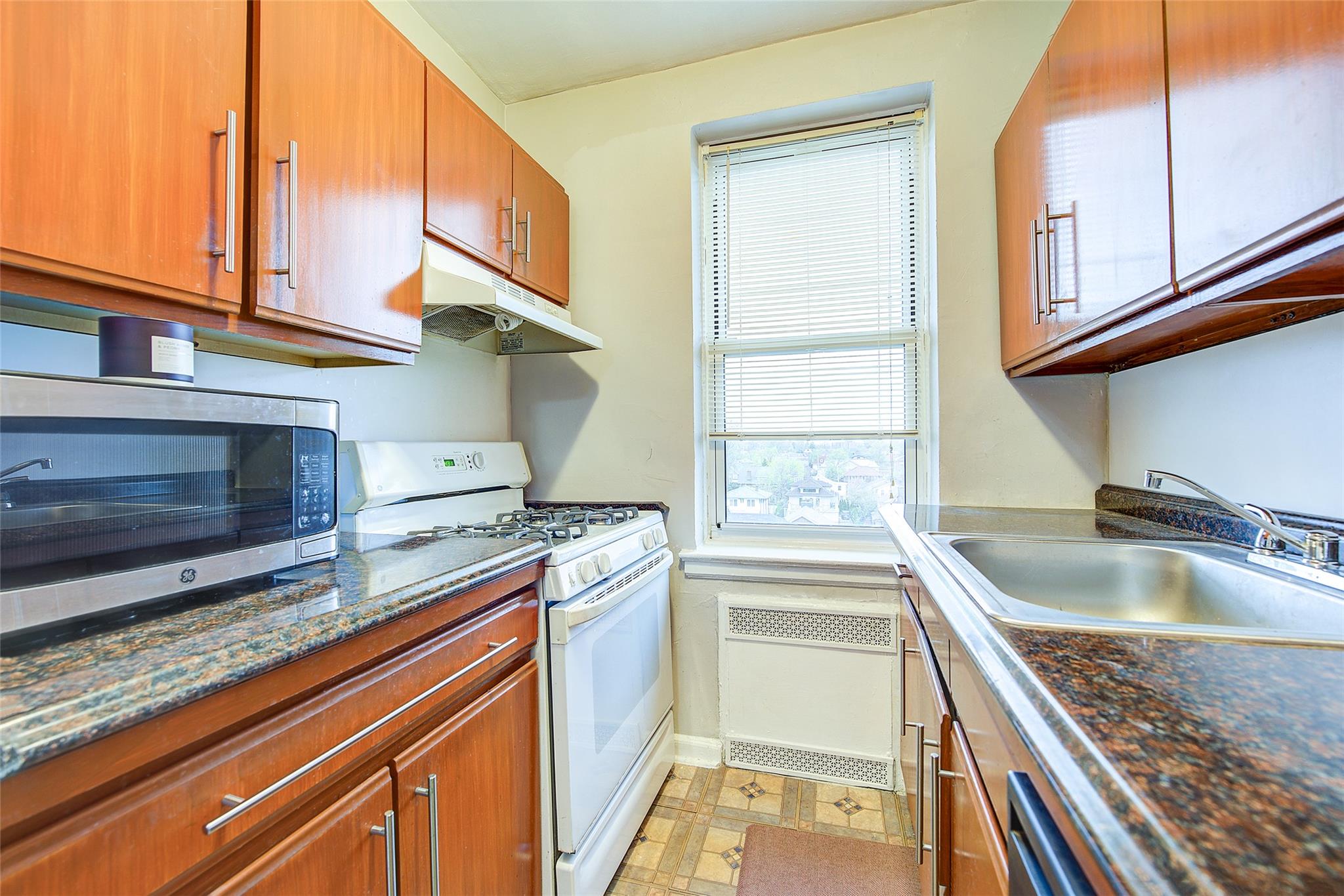 #19 photo, 110-20 71st Avenue, كوينز Forest Hills , NY 11375