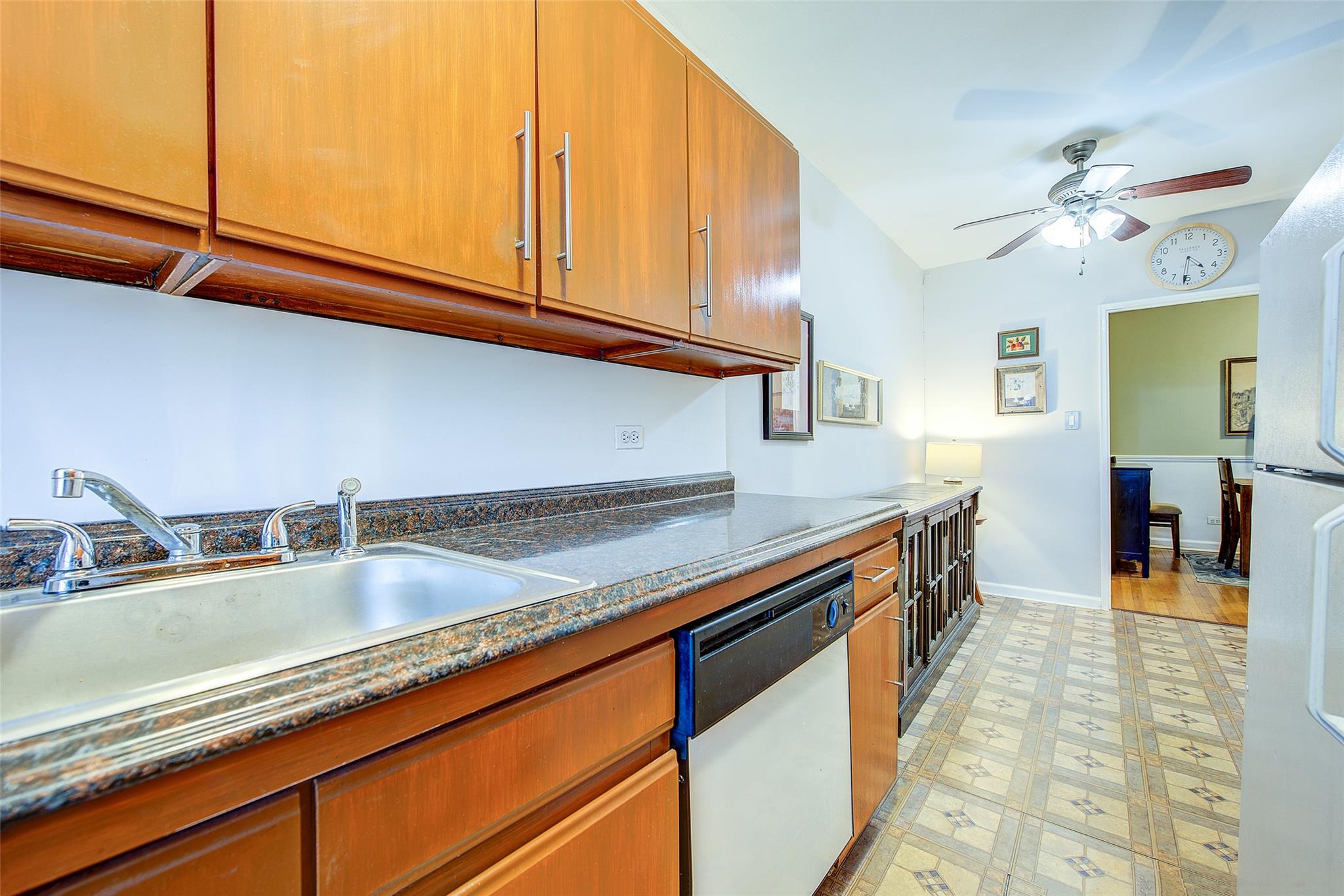 #20 photo, 110-20 71st Avenue, كوينز Forest Hills , NY 11375