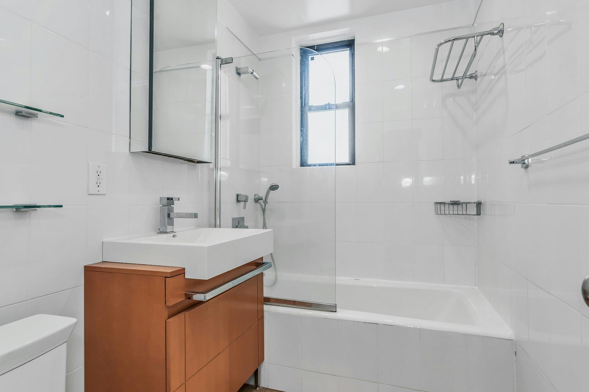 #11 photo, 83-80 118TH Street, クイーンズ区 Kew Gardens , NY 11415