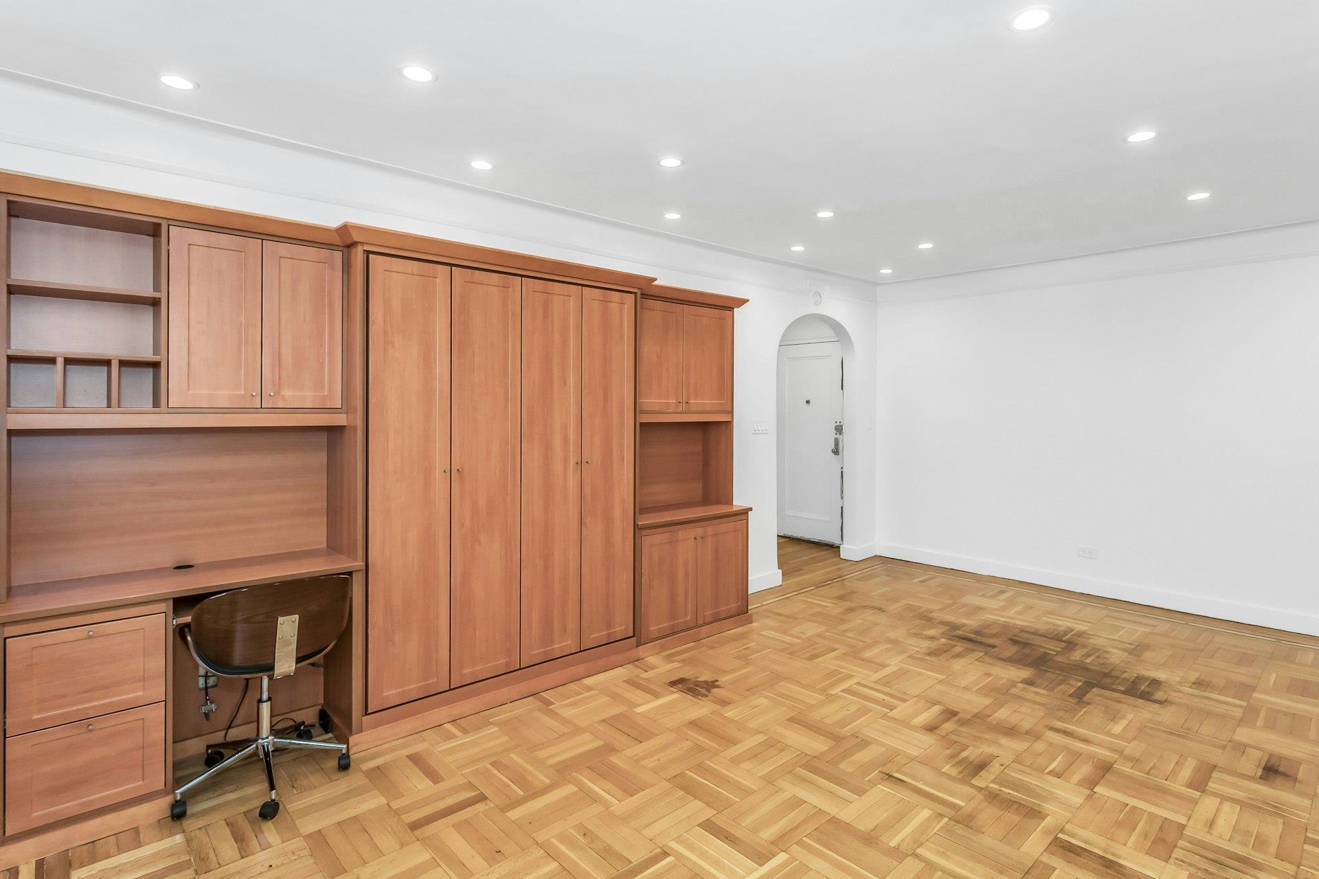 #12 photo, 83-80 118TH Street, クイーンズ区 Kew Gardens , NY 11415