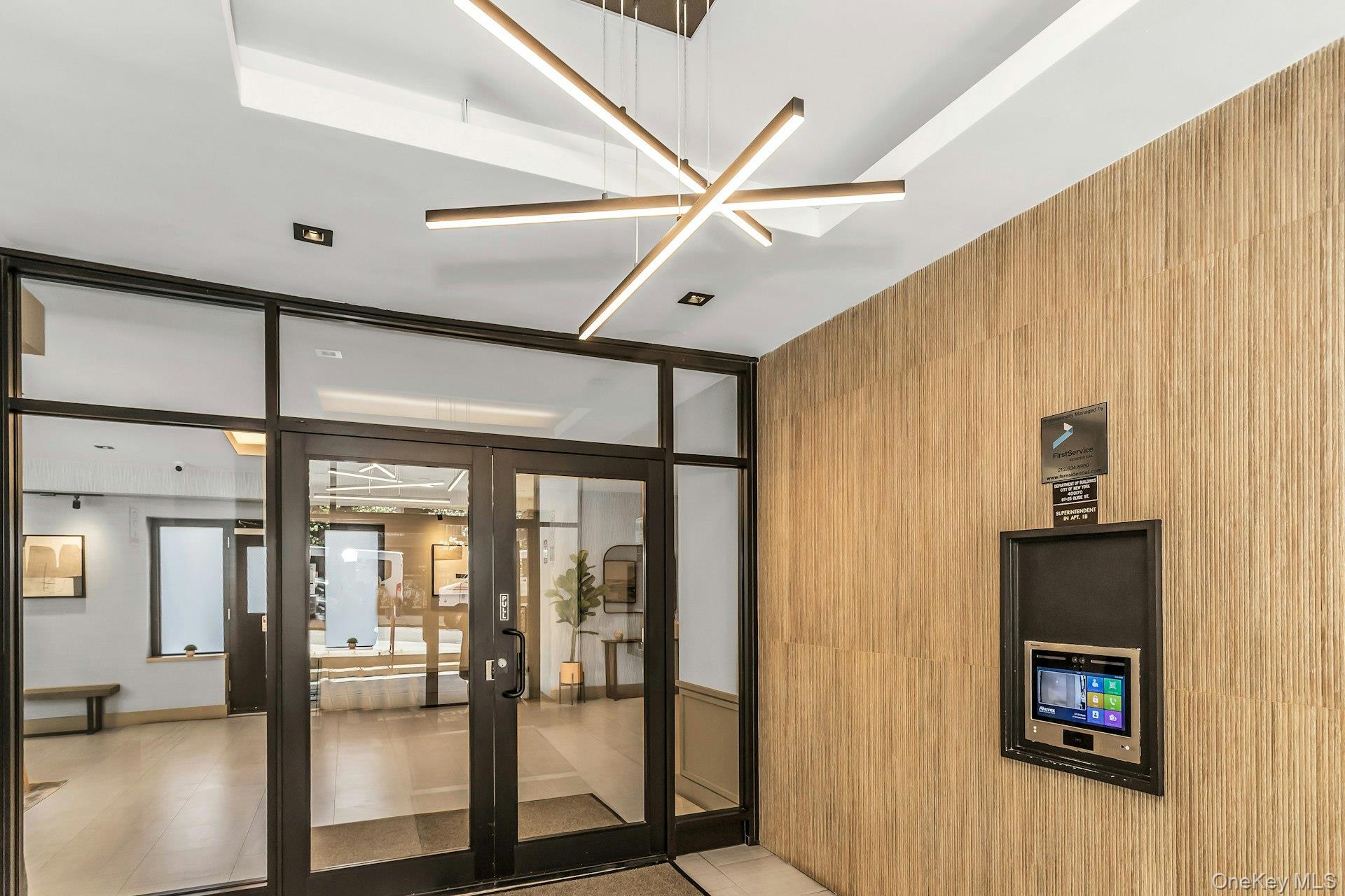 #2 photo, 67-25 Clyde Street, クイーンズ区 Forest Hills , NY 11375