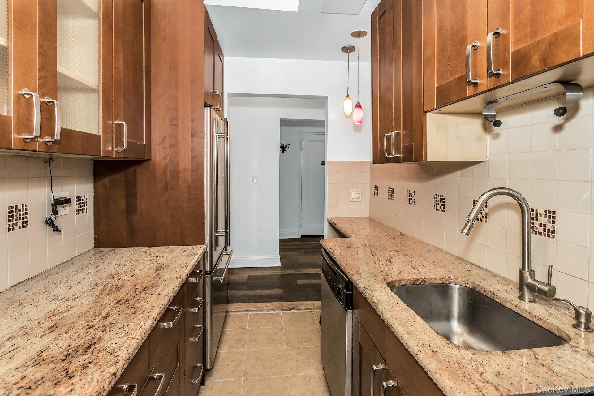 #6 photo, 67-25 Clyde Street, クイーンズ区 Forest Hills , NY 11375