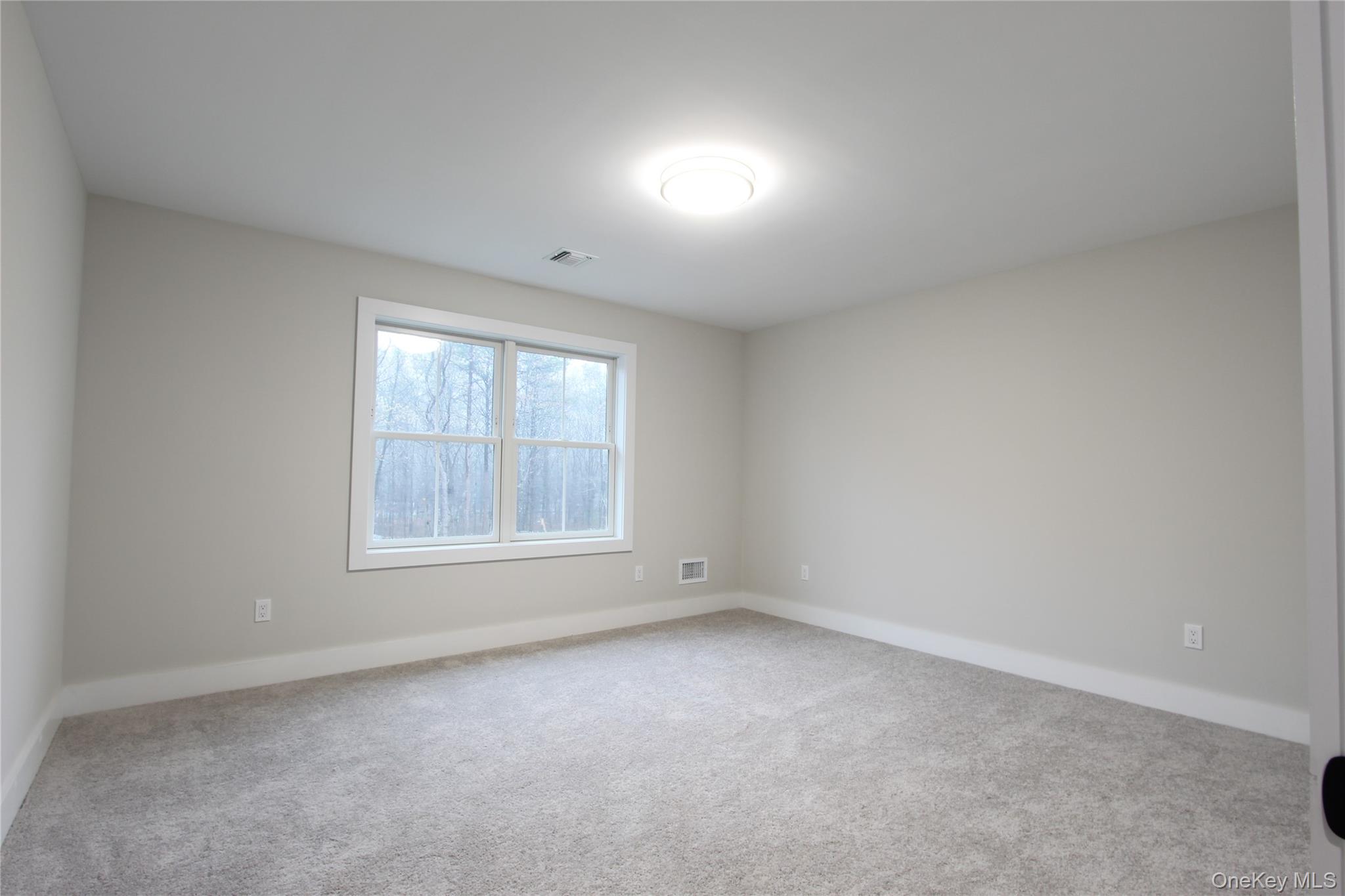 #12 photo, 5 Colonels Path, サフォーク郡 Manorville , NY 11949