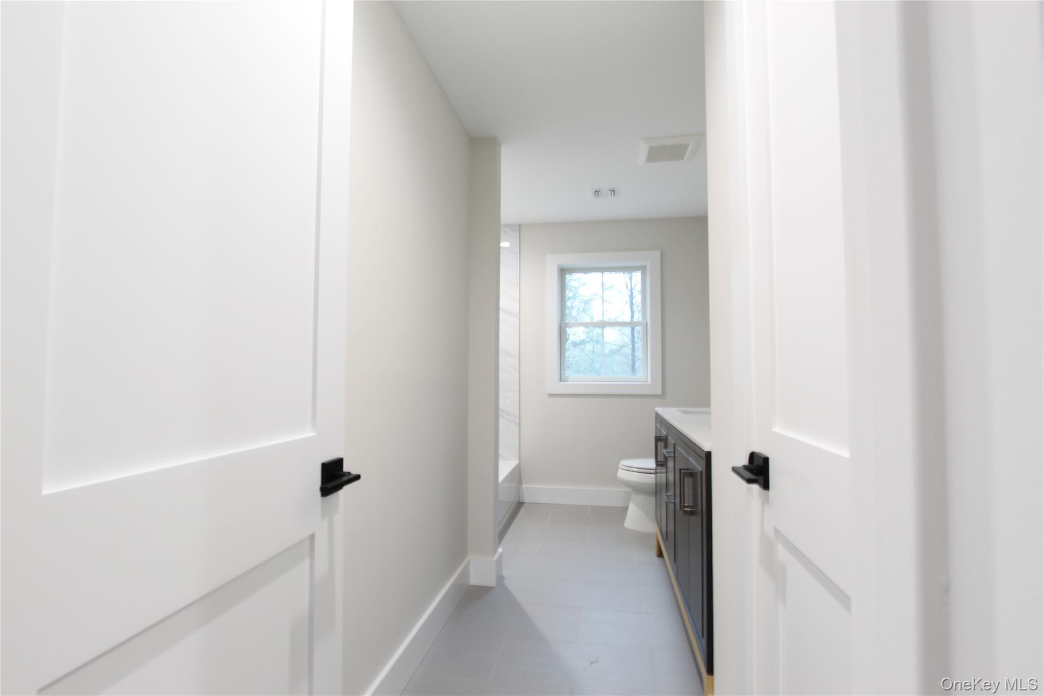 #13 photo, 5 Colonels Path, サフォーク郡 Manorville , NY 11949