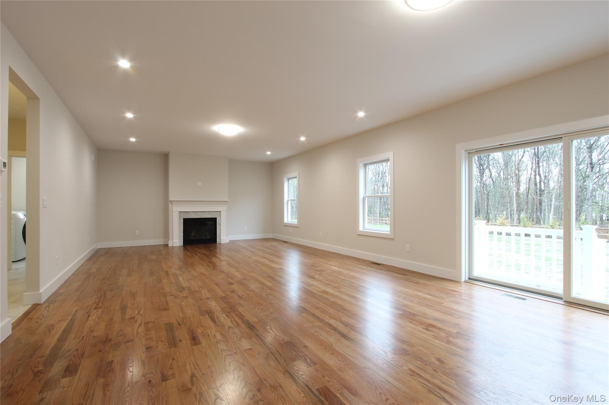 #6 photo, 5 Colonels Path, サフォーク郡 Manorville , NY 11949