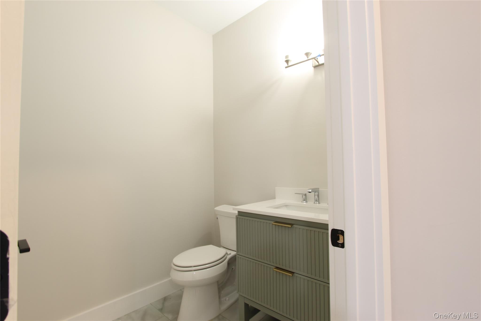 #8 photo, 5 Colonels Path, サフォーク郡 Manorville , NY 11949