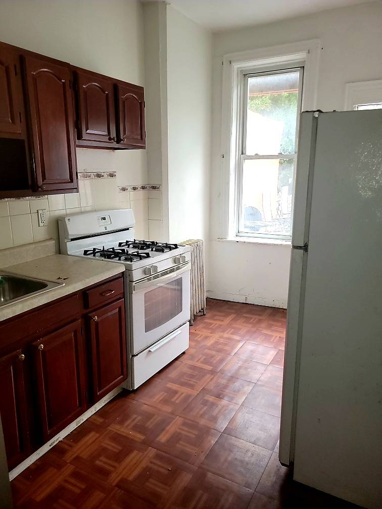 #11 photo, 4420 PARK AVENUE, Belmont , NY 10457