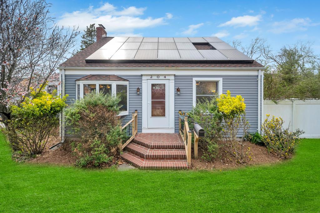 #1 photo, 204 Bay Avenue, Patchogue , NY 11772