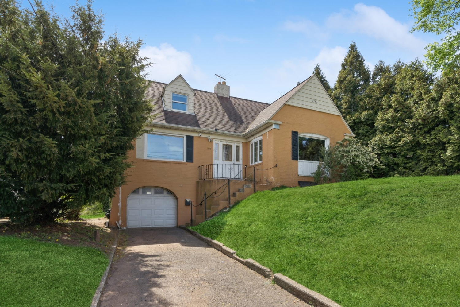 #11 photo, 1197 TODT HILL Road, スタテンアイランド New York City , NY 10304