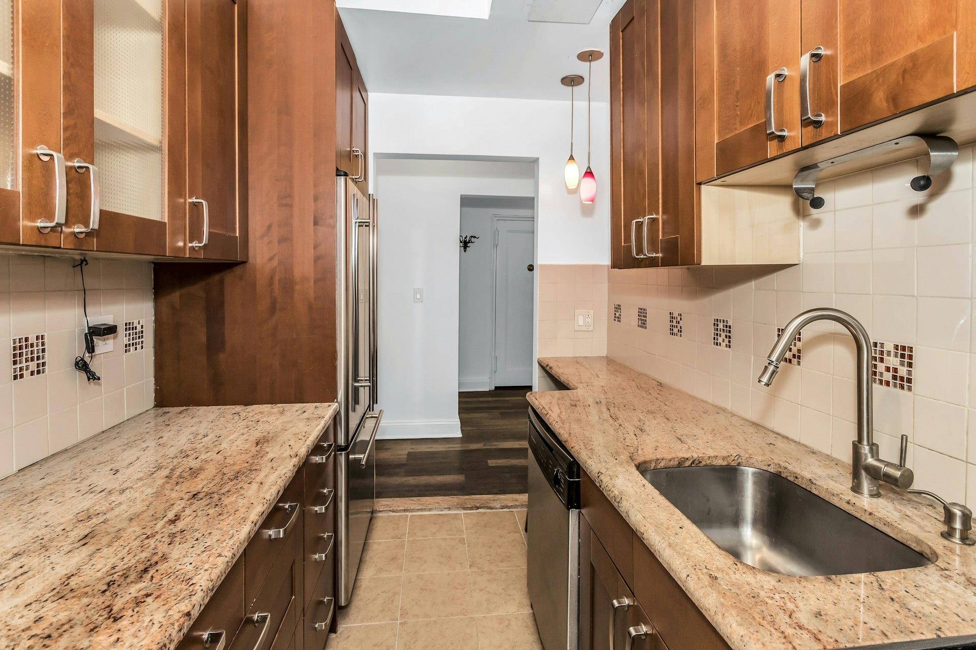 #11 photo, 67-25 CLYDE Street, クイーンズ区 Forest Hills , NY 11375