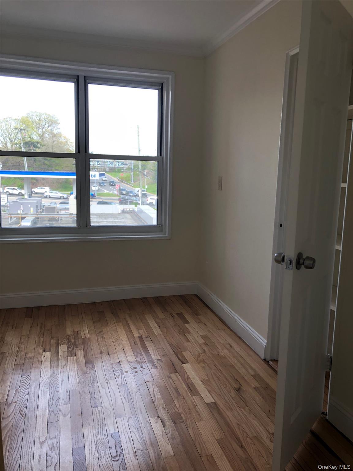 #11 photo, 1296 Midland Avenue, Yonkers , NY 10704