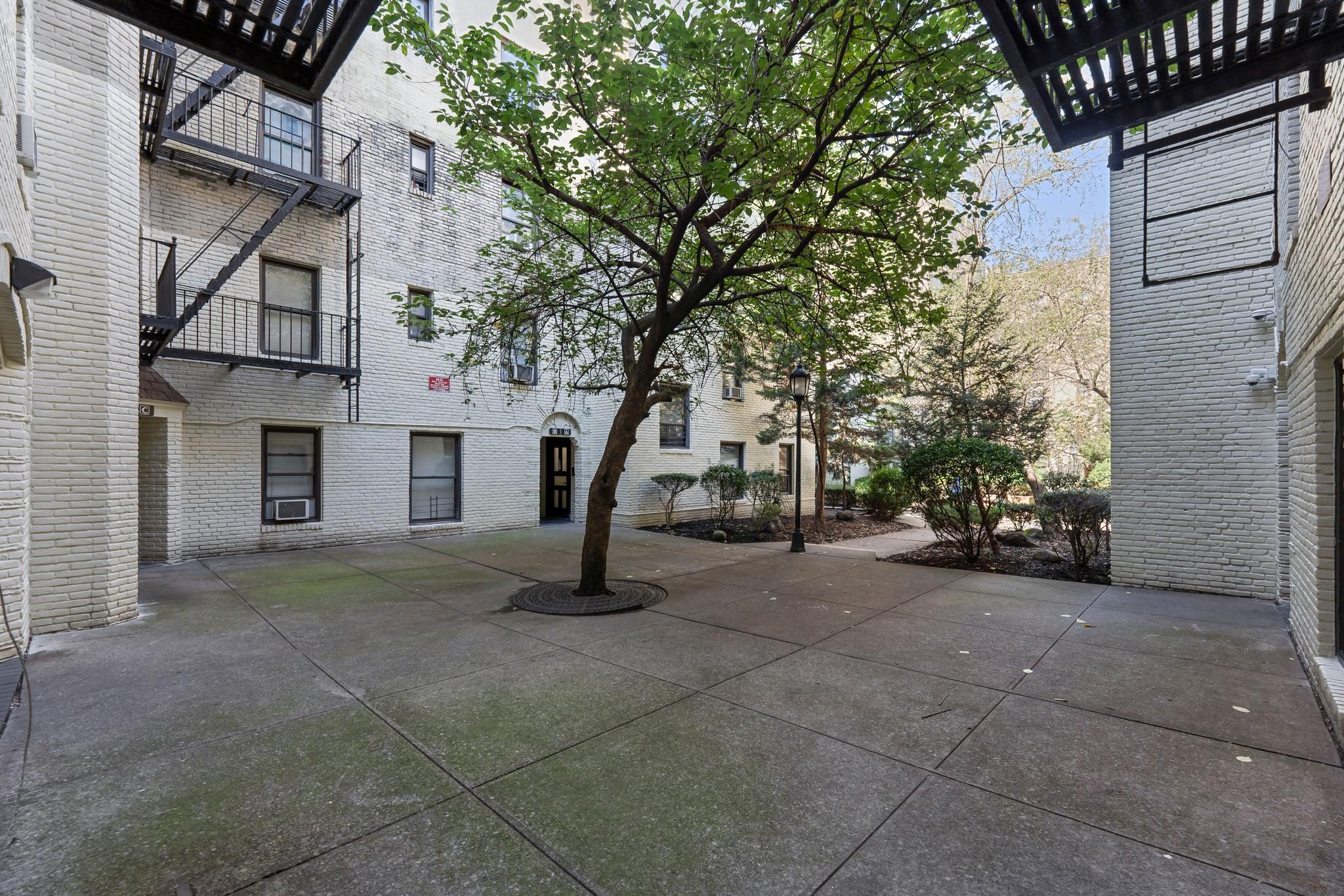 #10 photo, 21-58 35th Street, クイーンズ区 Astoria , NY 11105