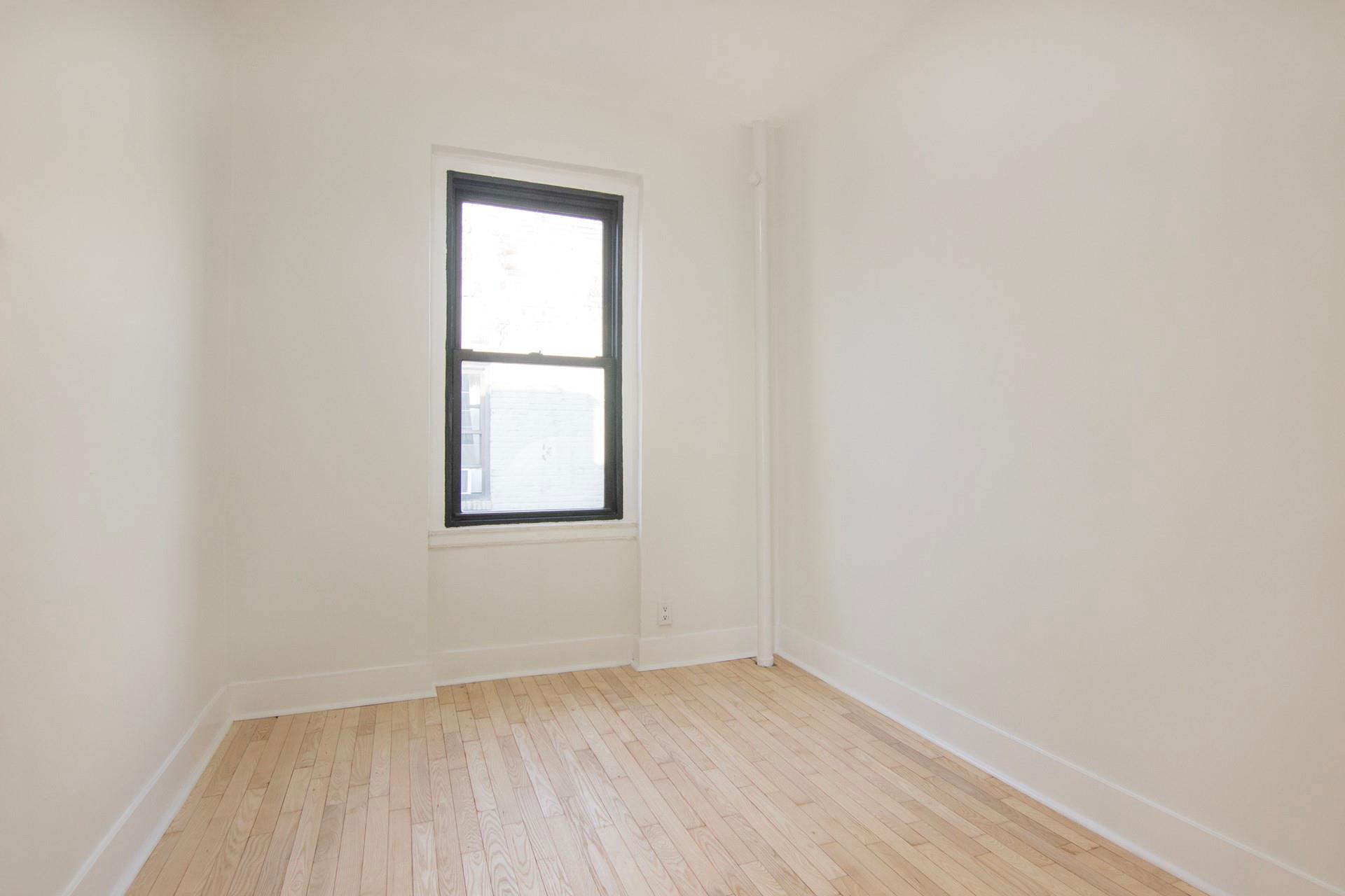 #4 photo, 21-58 35th Street, クイーンズ区 Astoria , NY 11105